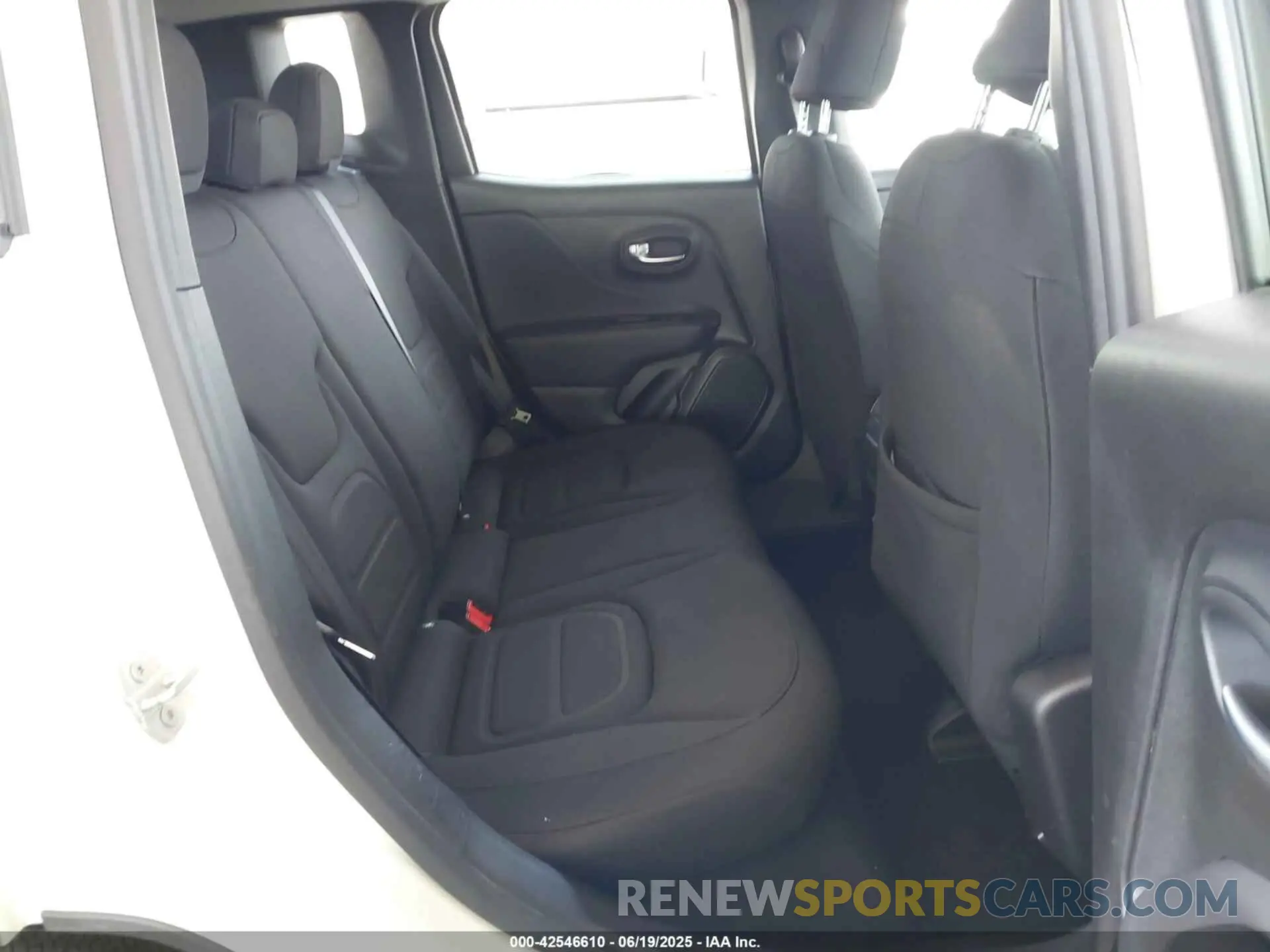 8 Photograph of a damaged car ZACNJDB17NPN57213 JEEP RENEGADE 2022