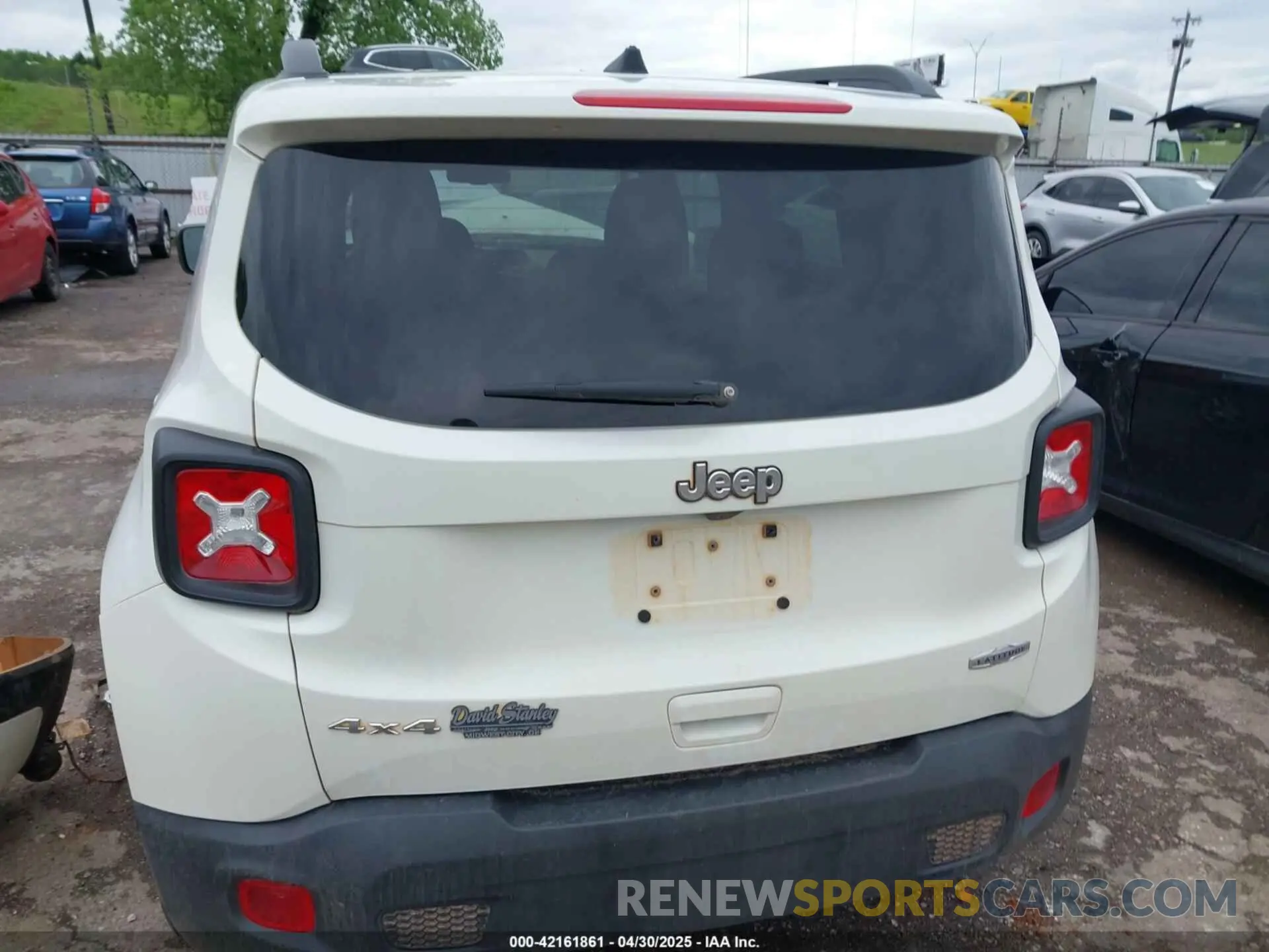 17 Photograph of a damaged car ZACNJDB18NPN89443 JEEP RENEGADE 2022