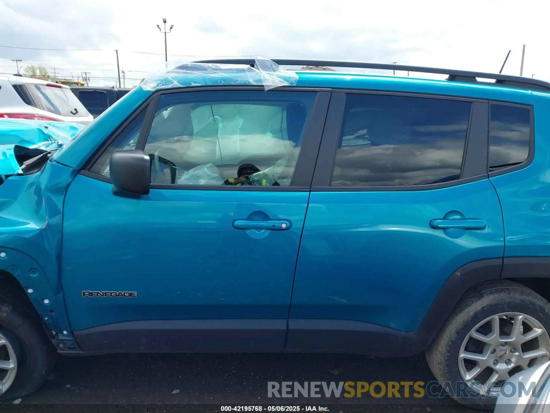 13 Photograph of a damaged car ZACNJDB1XNPN66679 JEEP RENEGADE 2022