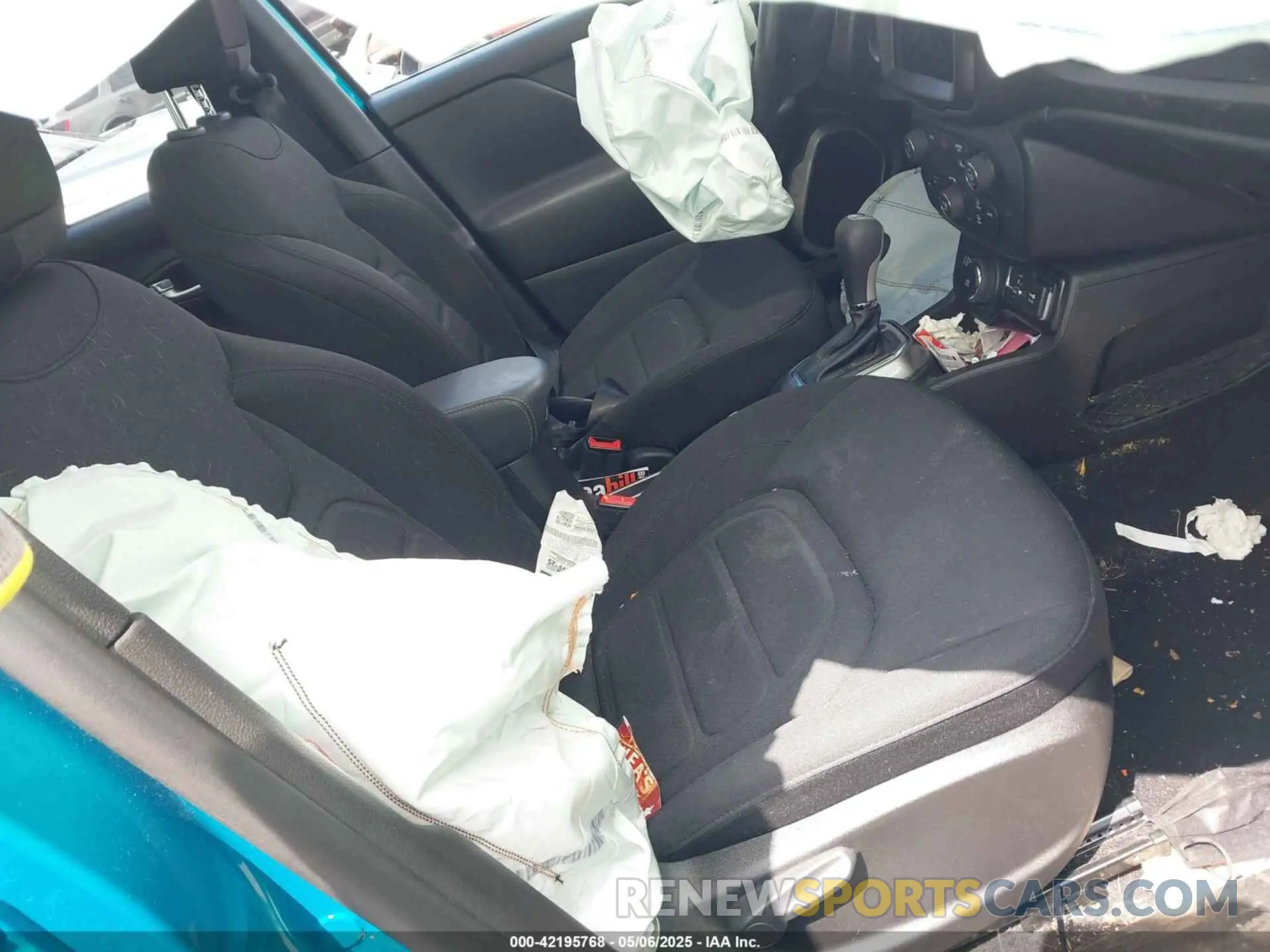 5 Photograph of a damaged car ZACNJDB1XNPN66679 JEEP RENEGADE 2022
