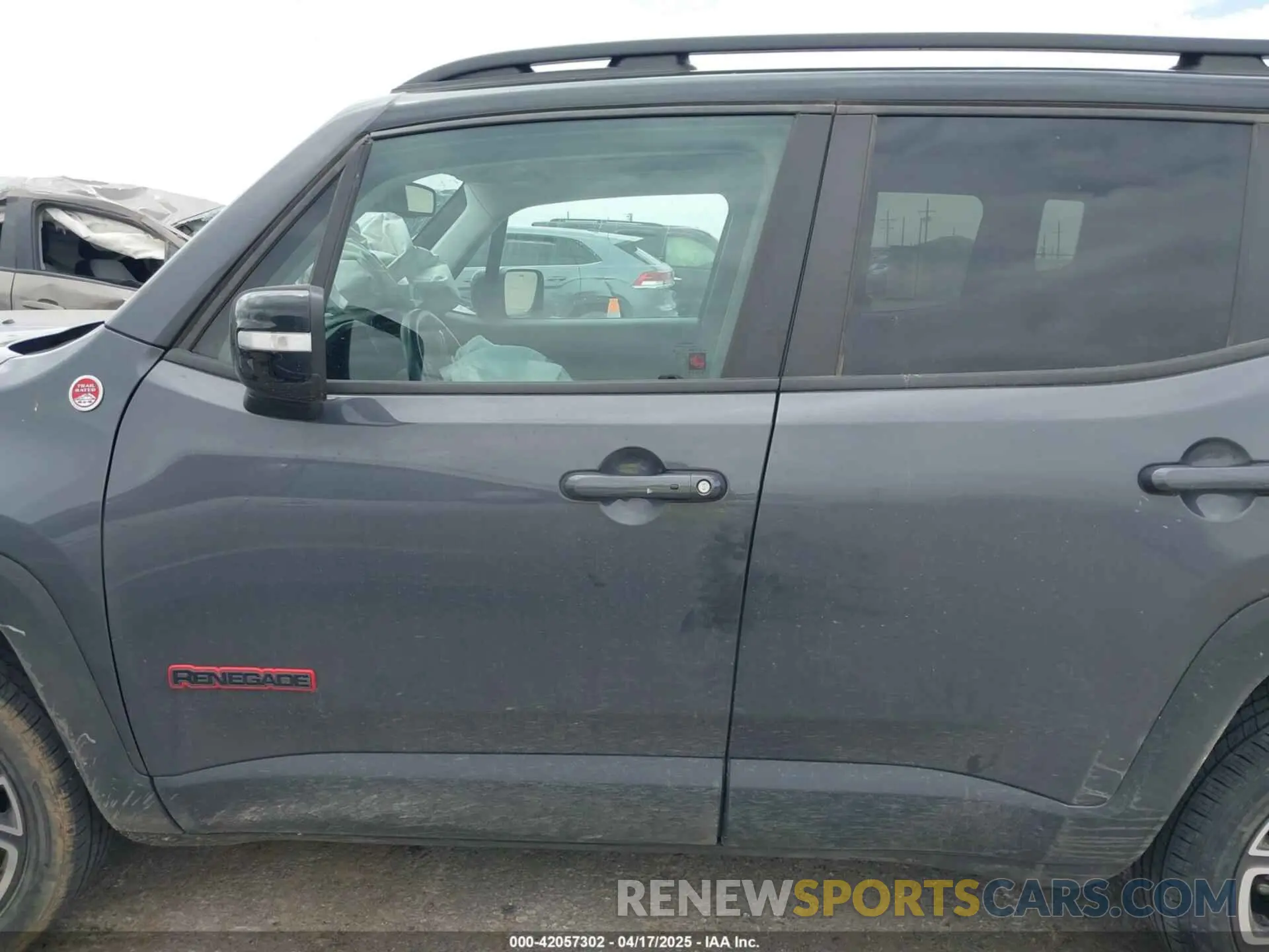 14 Photograph of a damaged car ZACNJDC10NPN62719 JEEP RENEGADE 2022