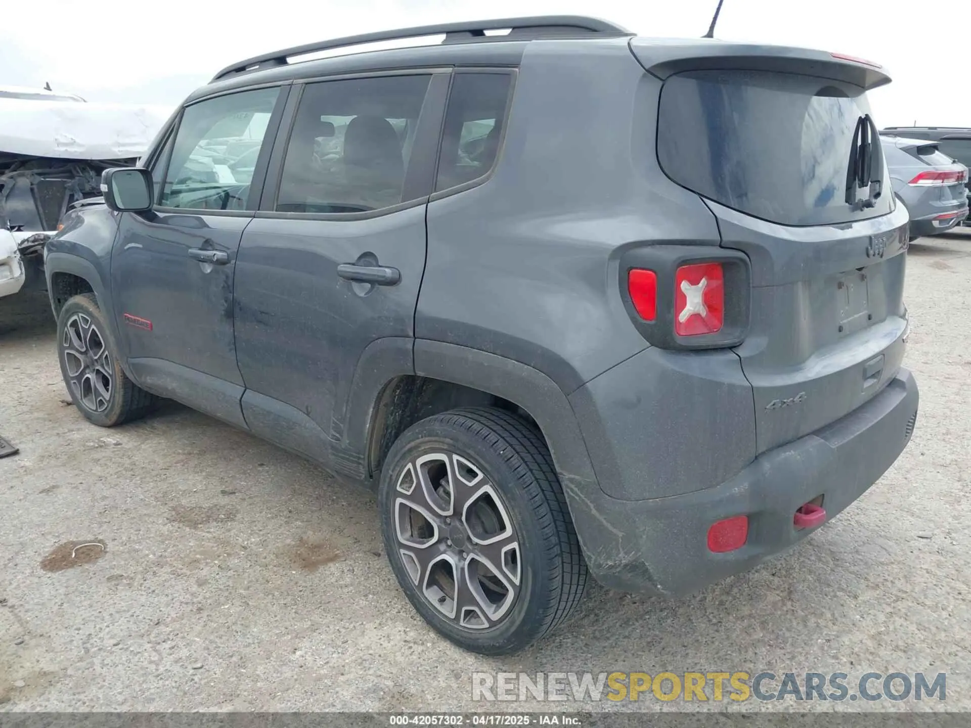 3 Photograph of a damaged car ZACNJDC10NPN62719 JEEP RENEGADE 2022