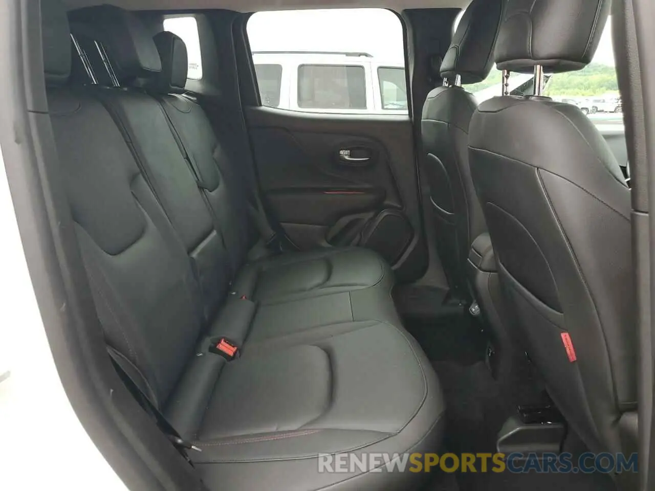 10 Photograph of a damaged car ZACNJDC11NPN68626 JEEP RENEGADE 2022