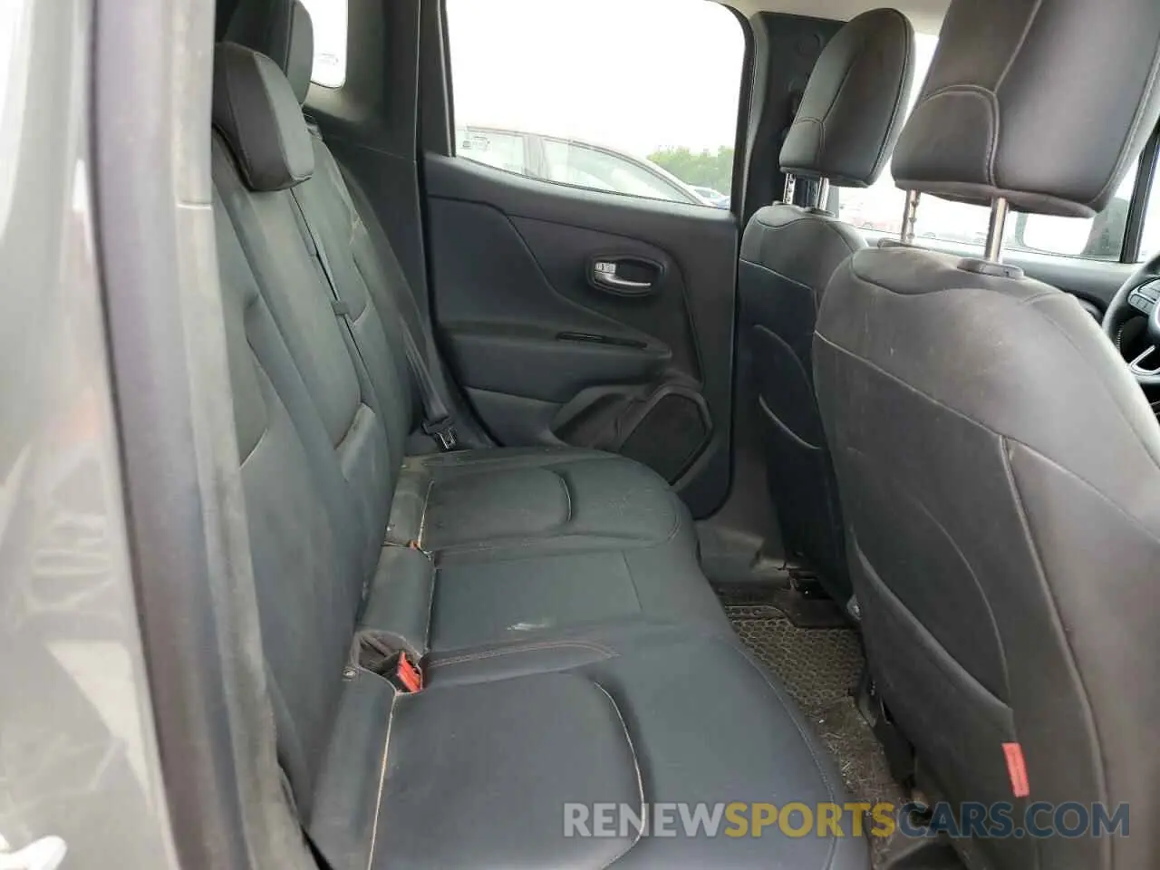 10 Photograph of a damaged car ZACNJDC14NPN63646 JEEP RENEGADE 2022
