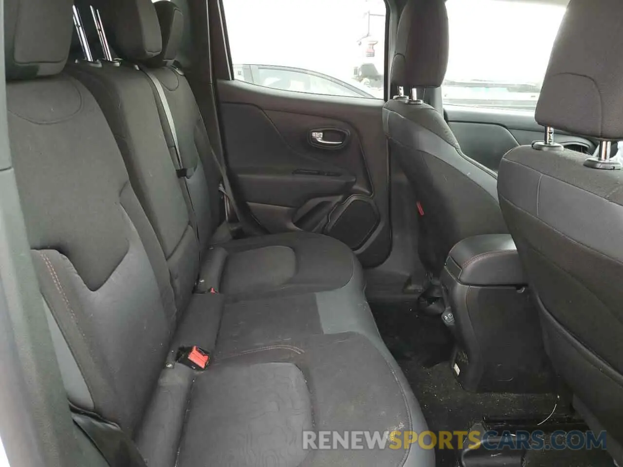10 Photograph of a damaged car ZACNJDC1XNPN86915 JEEP RENEGADE 2022