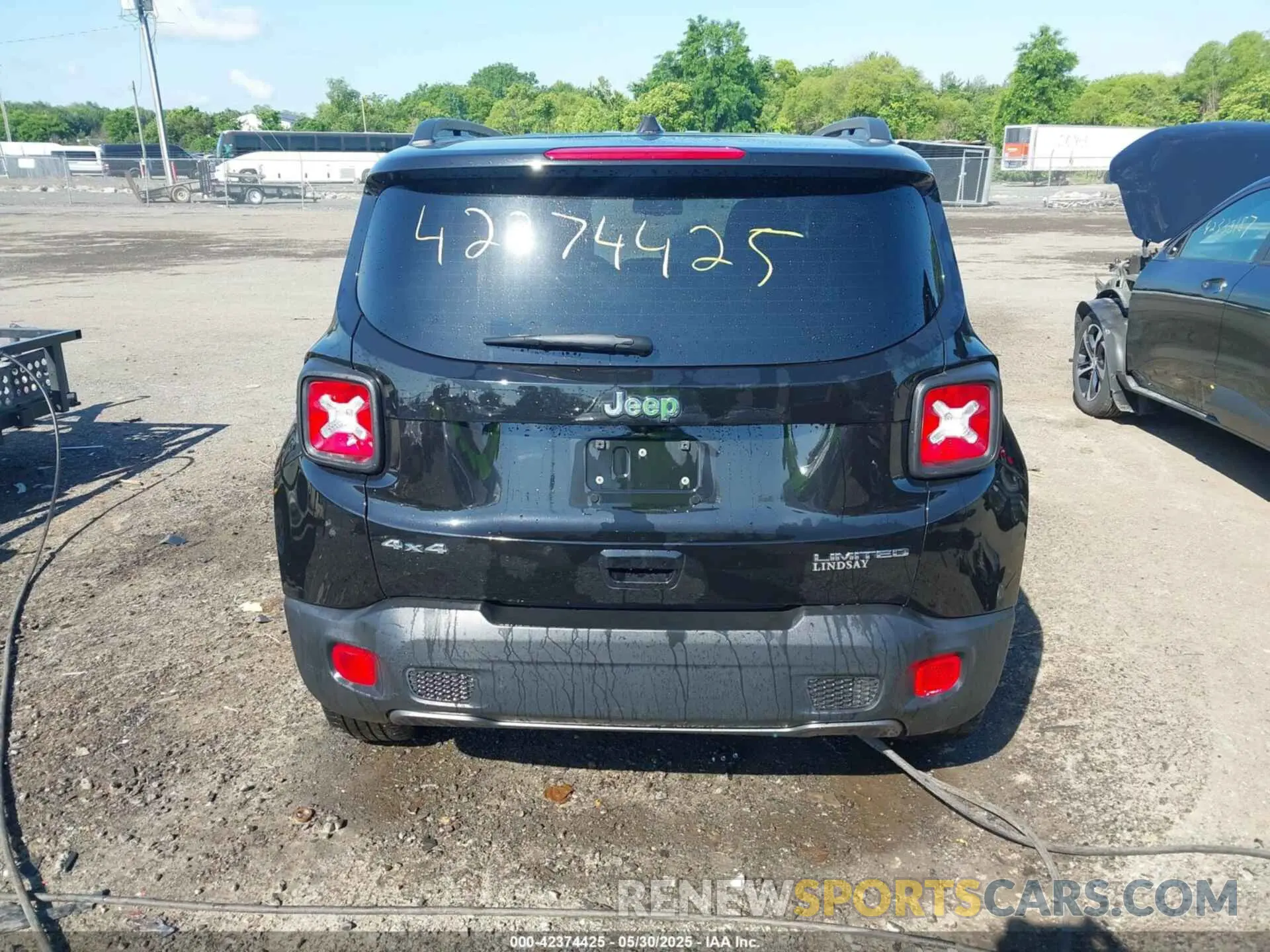 17 Photograph of a damaged car ZACNJDD11NPN71962 JEEP RENEGADE 2022