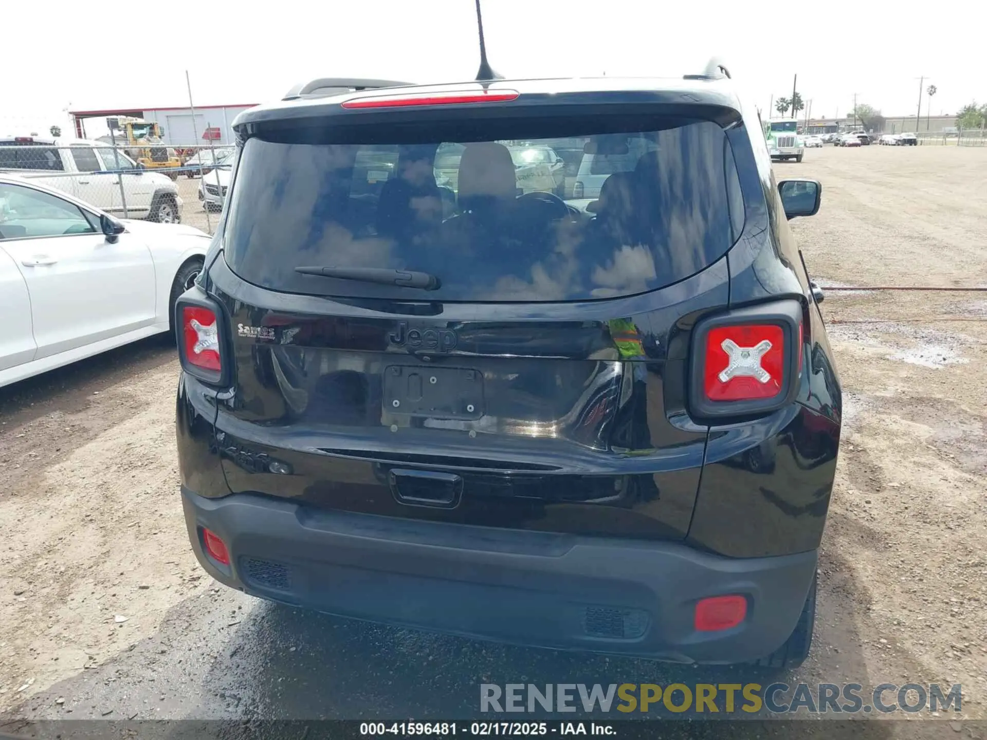 17 Photograph of a damaged car ZACNJDE19NPN46743 JEEP RENEGADE 2022