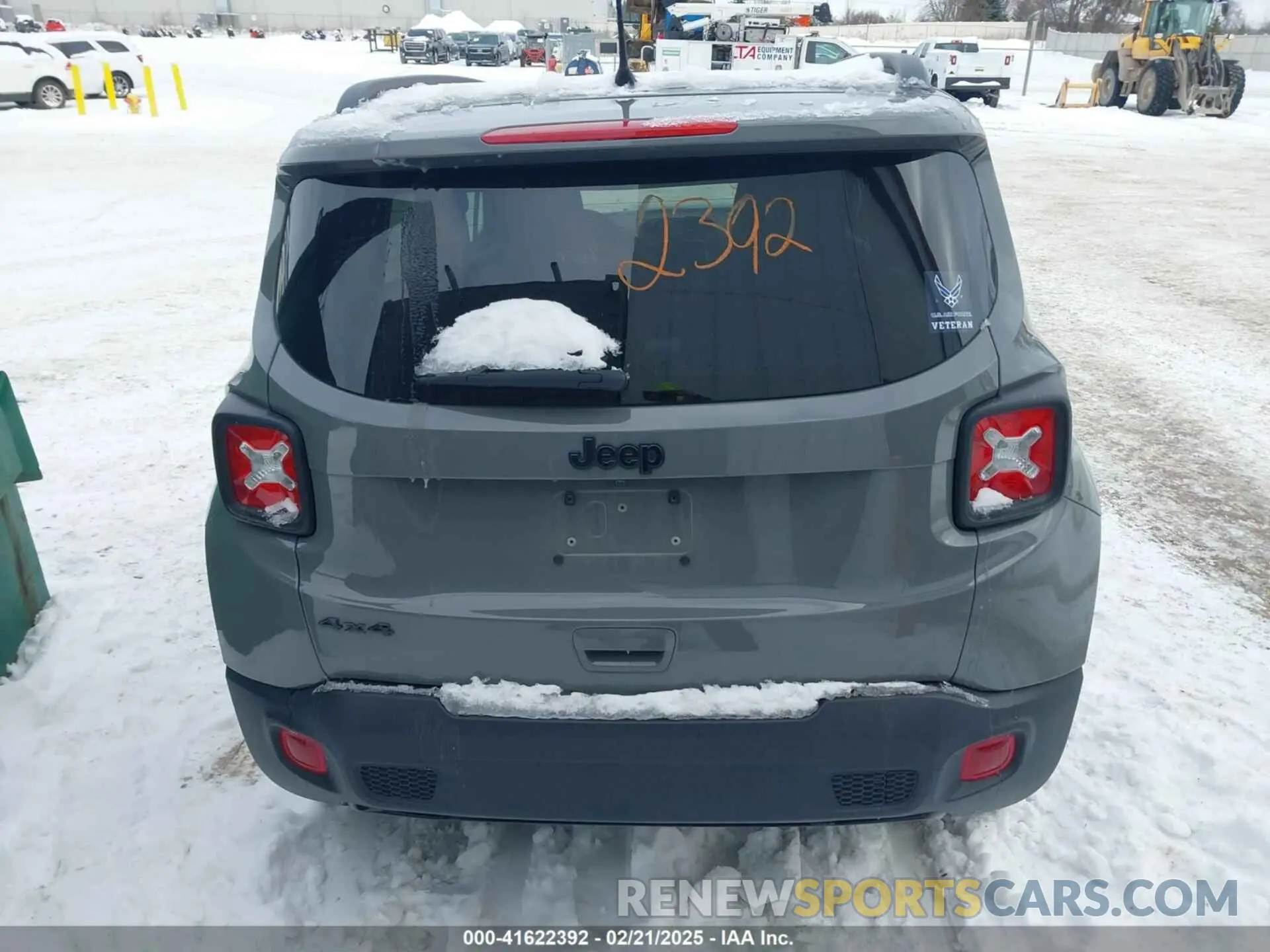 16 Photograph of a damaged car ZACNJDE19NPN66720 JEEP RENEGADE 2022