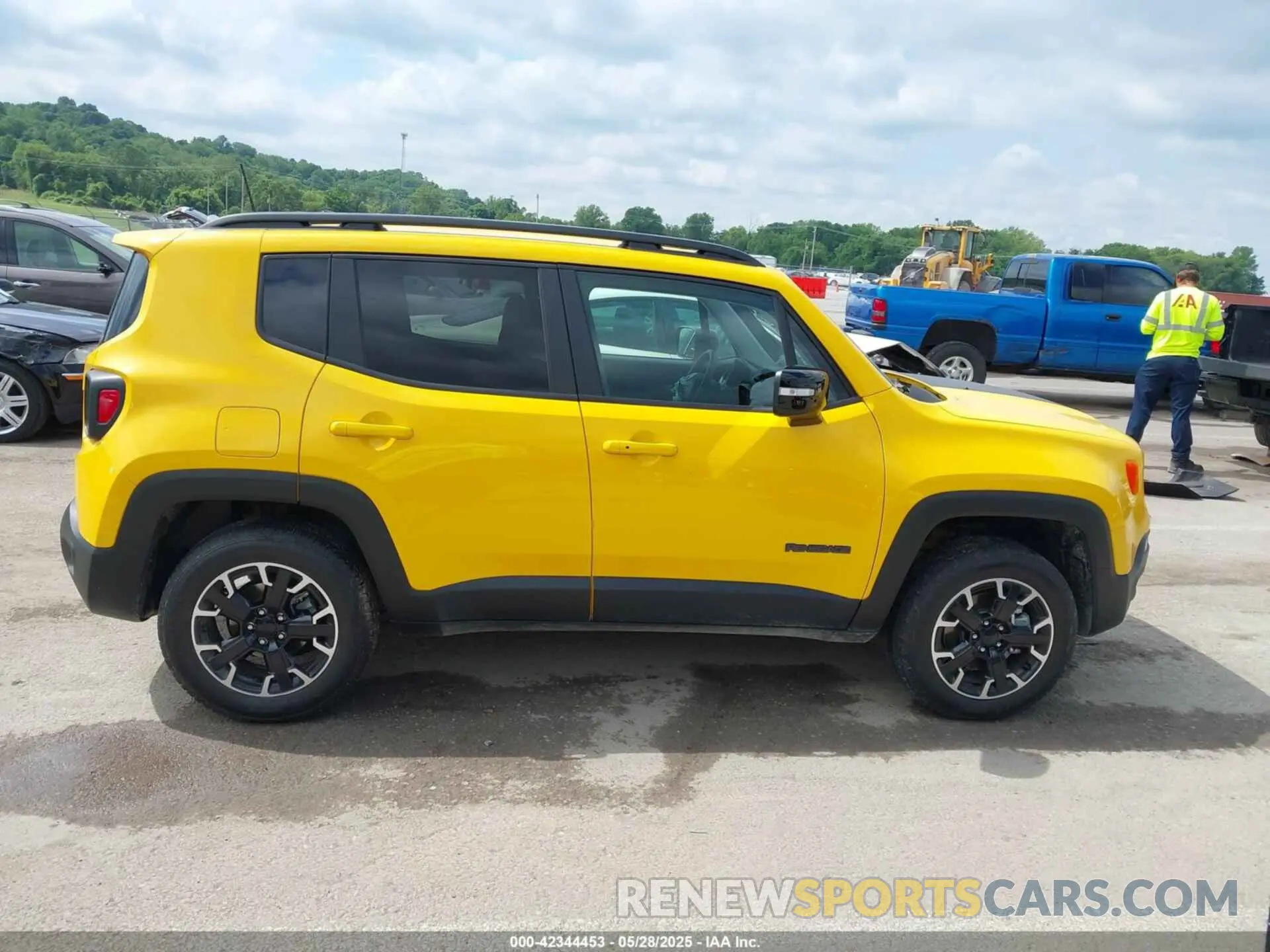 13 Photograph of a damaged car ZACNJDB13PPP56620 JEEP RENEGADE 2023