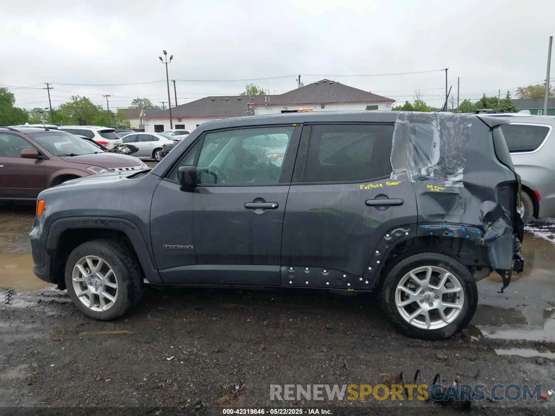 14 Photograph of a damaged car ZACNJDB18PPP62252 JEEP RENEGADE 2023