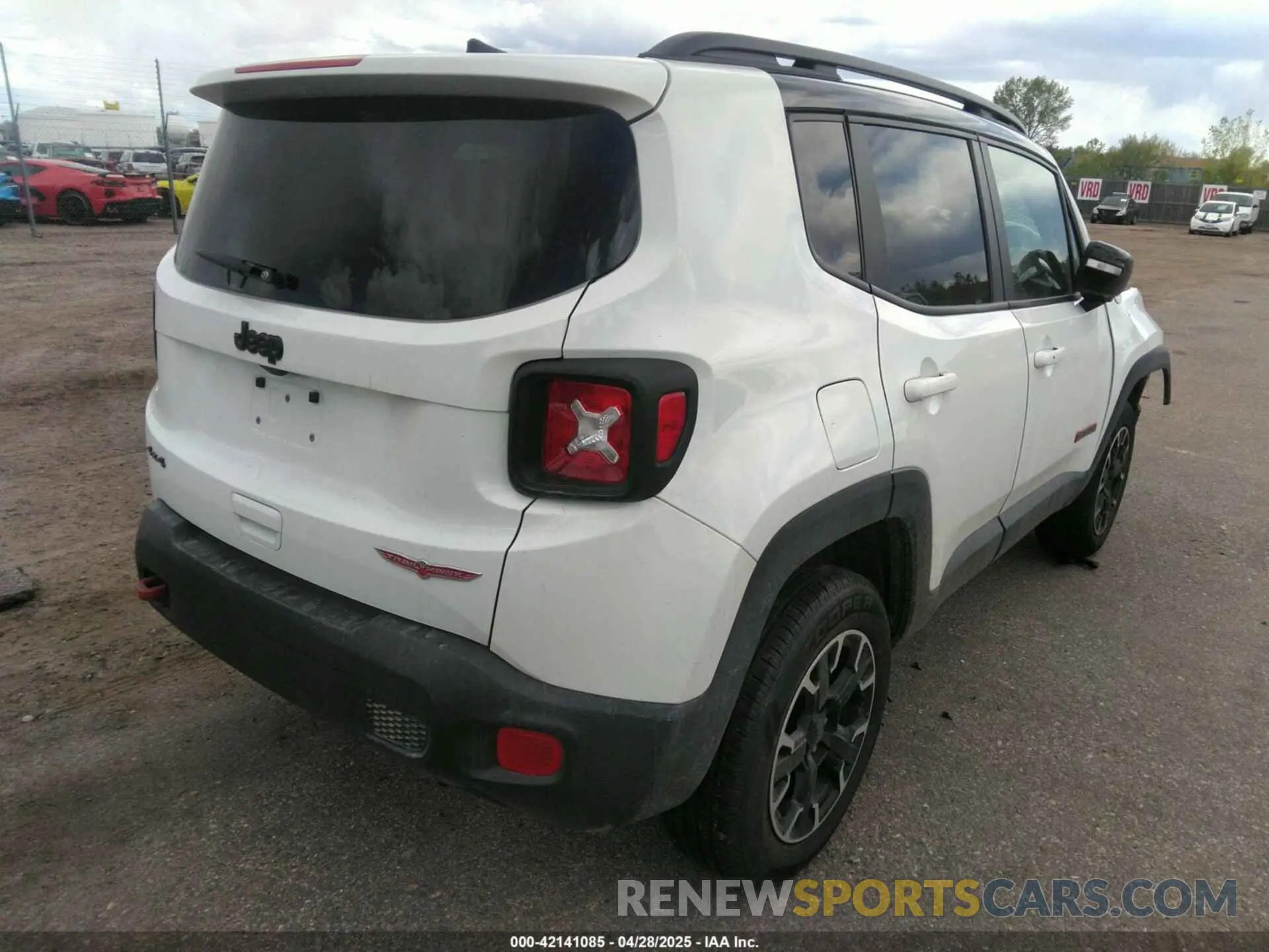 4 Photograph of a damaged car ZACNJDC15PPP67715 JEEP RENEGADE 2023