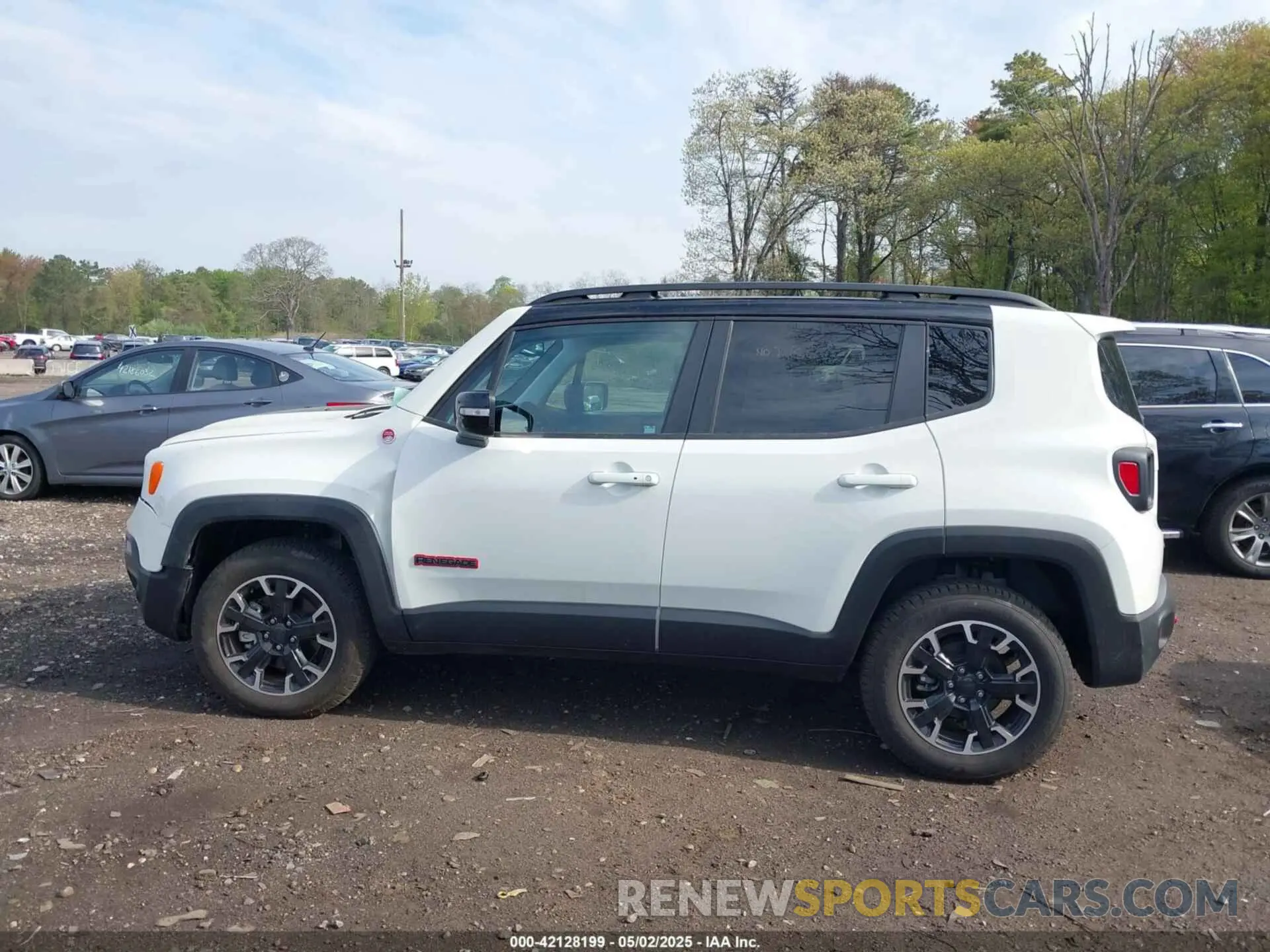 14 Photograph of a damaged car ZACNJDC16PPP73152 JEEP RENEGADE 2023
