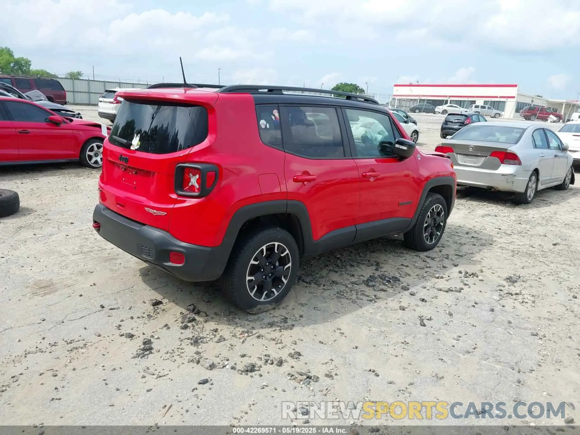 4 Photograph of a damaged car ZACNJDC18PPP61388 JEEP RENEGADE 2023