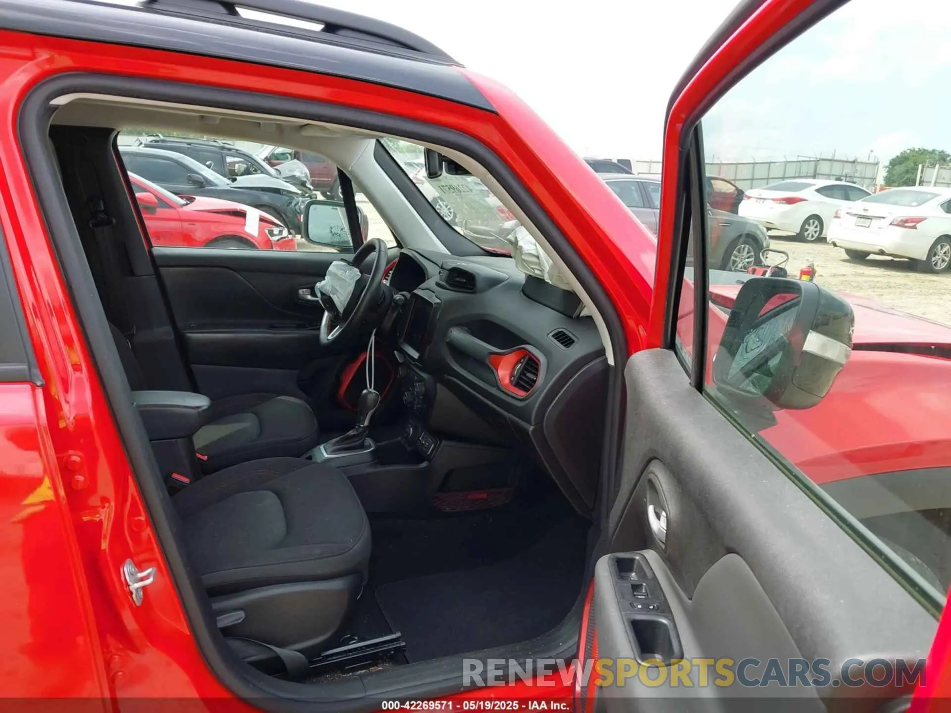 5 Photograph of a damaged car ZACNJDC18PPP61388 JEEP RENEGADE 2023