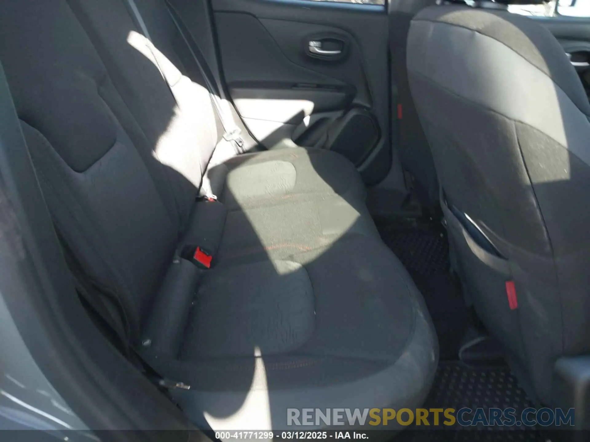 8 Photograph of a damaged car ZACNJDC19PPP27959 JEEP RENEGADE 2023