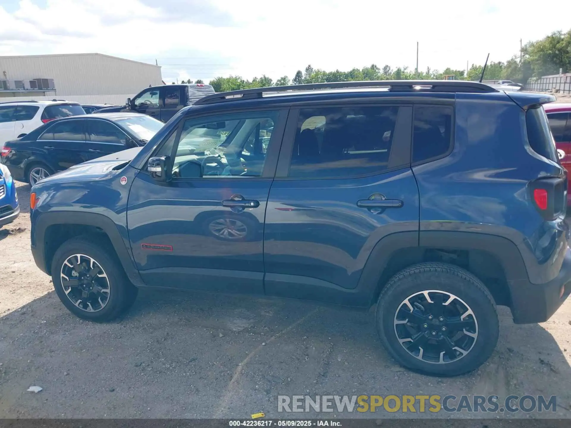 14 Photograph of a damaged car ZACNJDC19PPP70231 JEEP RENEGADE 2023