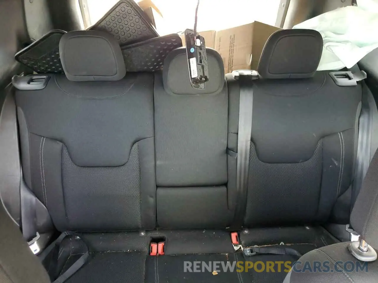 10 Photograph of a damaged car ZACNJDE13NPN83464 JEEP RENEGADE A 2022