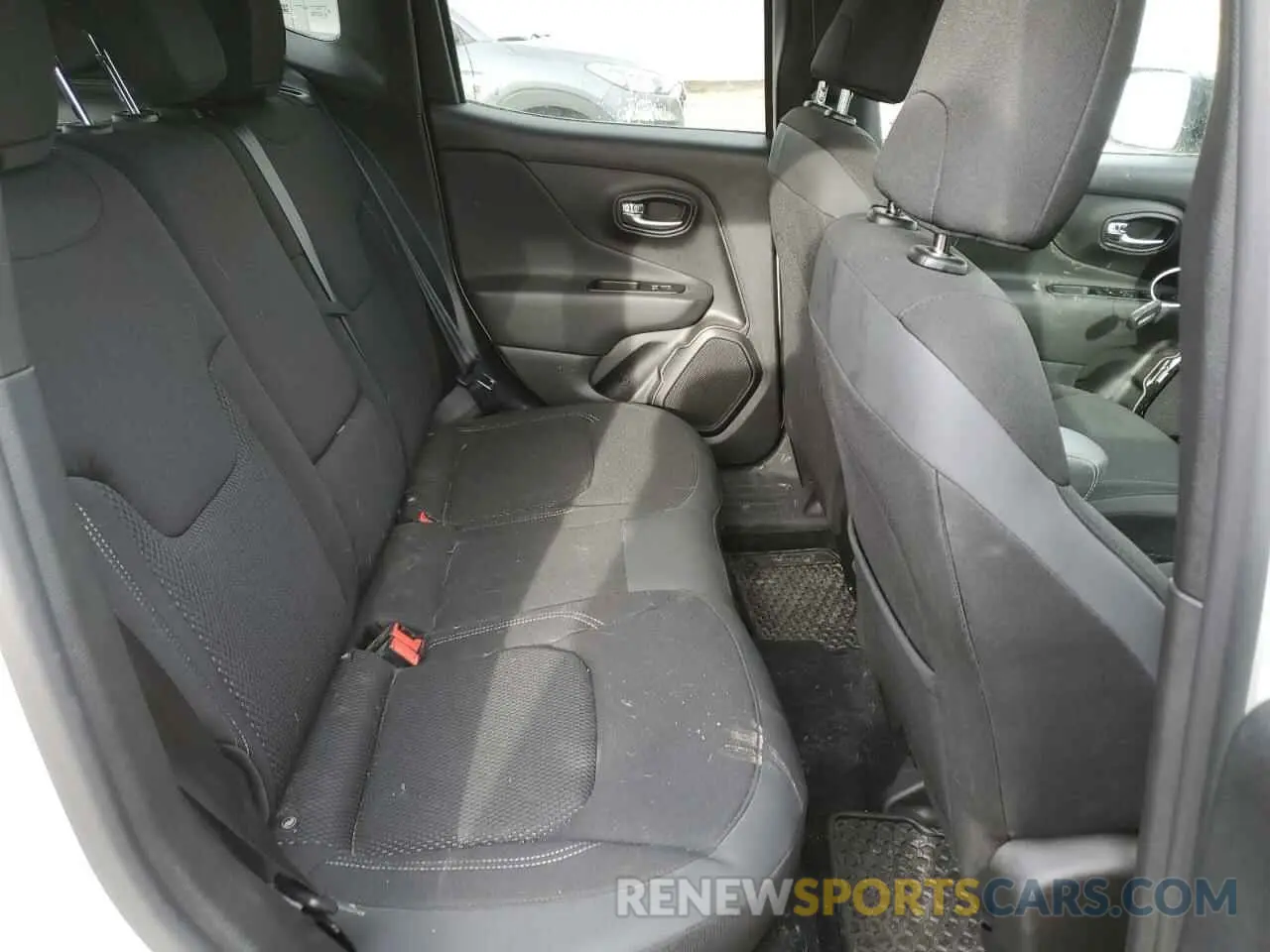 10 Photograph of a damaged car ZACNJDE14NPN77866 JEEP RENEGADE A 2022