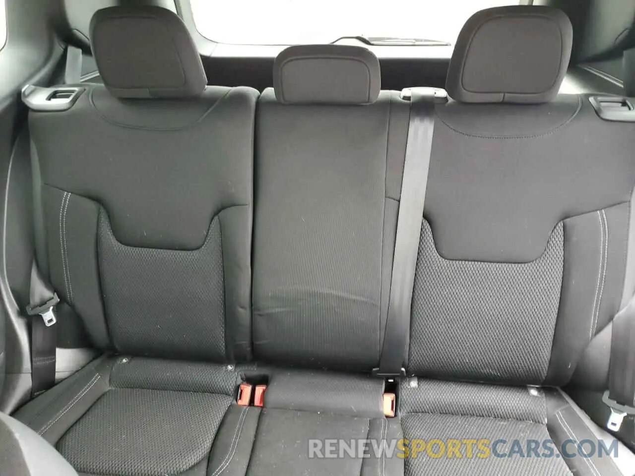 10 Photograph of a damaged car ZACNJDE19NPN58519 JEEP RENEGADE A 2022