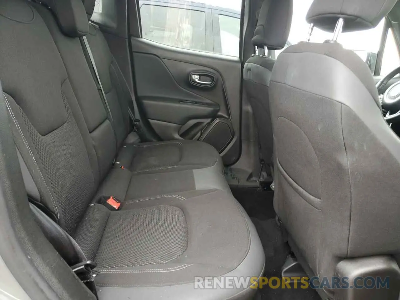 10 Photograph of a damaged car ZACNJDE19NPN68225 JEEP RENEGADE A 2022