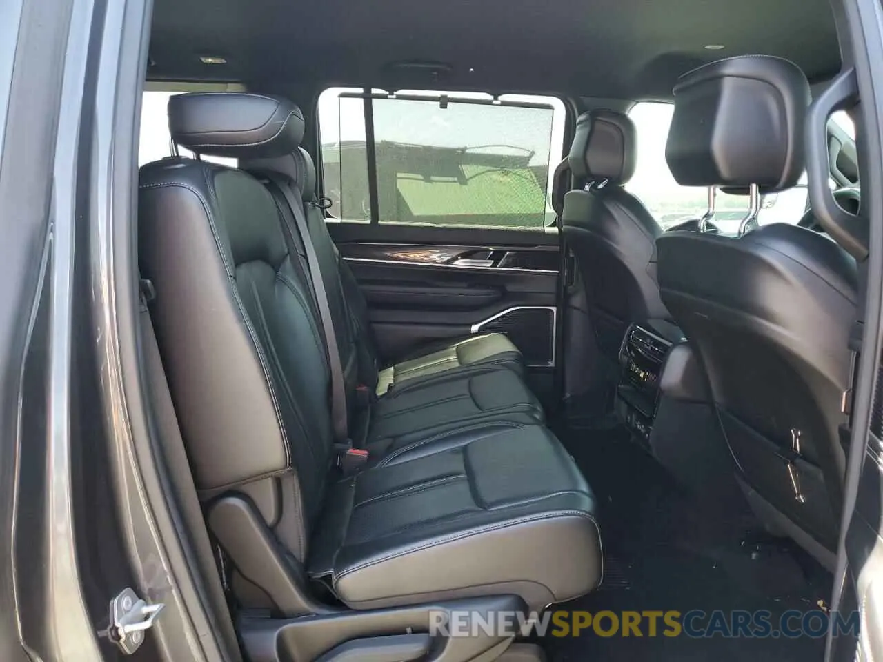 11 Photograph of a damaged car 1C4SJUAT9NS202210 JEEP WAGONEER 2022
