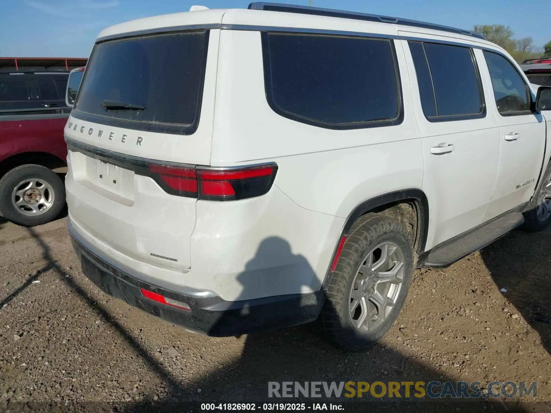 4 Photograph of a damaged car 1C4SJUBT1NS130210 JEEP WAGONEER 2022