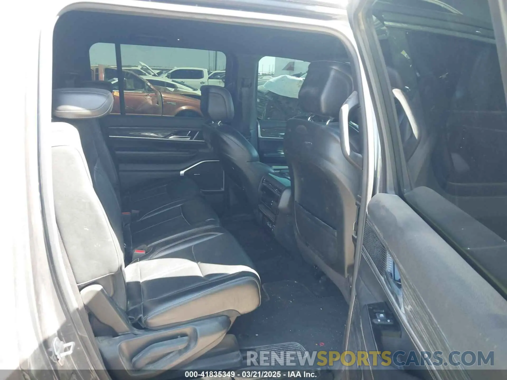 8 Photograph of a damaged car 1C4SJUBT5NS117850 JEEP WAGONEER 2022