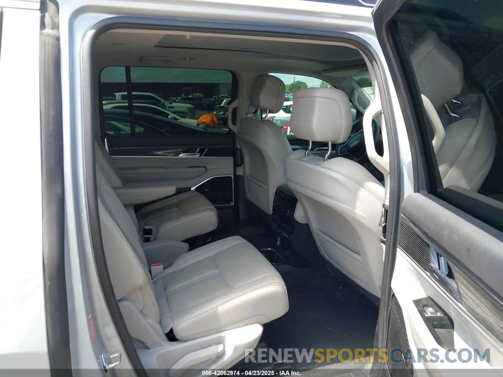 8 Photograph of a damaged car 1C4SJUDT4NS118002 JEEP WAGONEER 2022