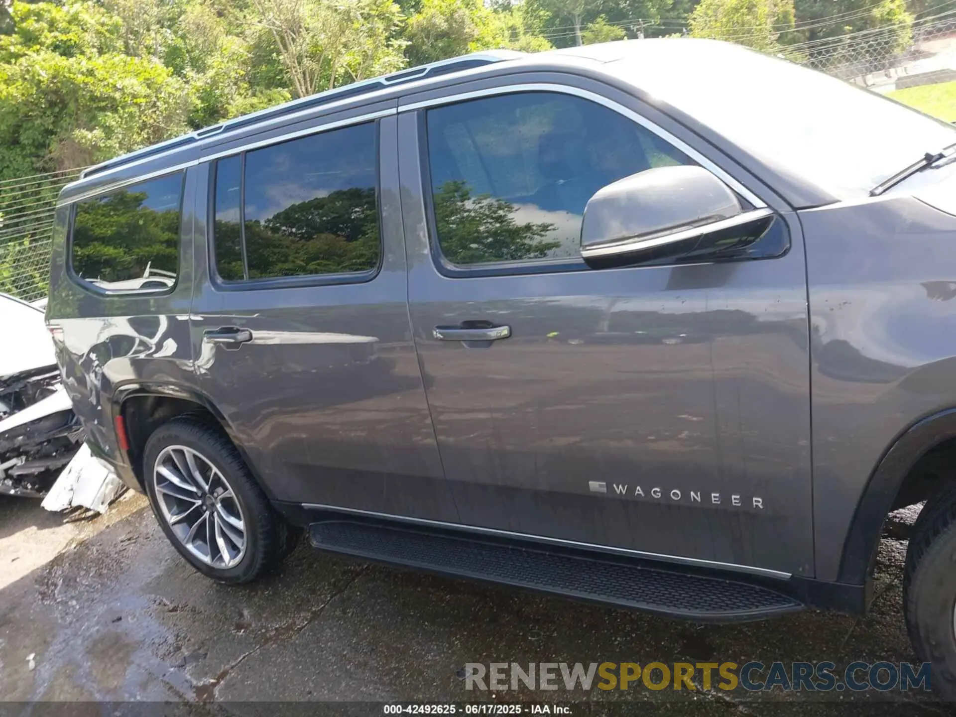 13 Photograph of a damaged car 1C4SJVBT1NS135171 JEEP WAGONEER 2022