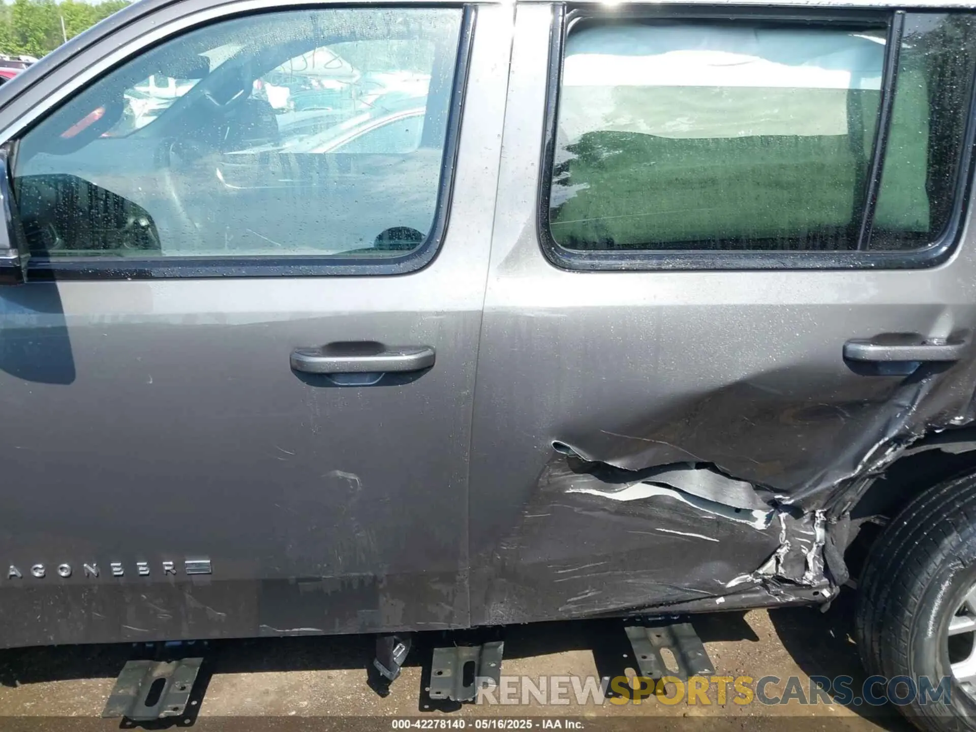 14 Photograph of a damaged car 1C4SJVBT4NS124701 JEEP WAGONEER 2022