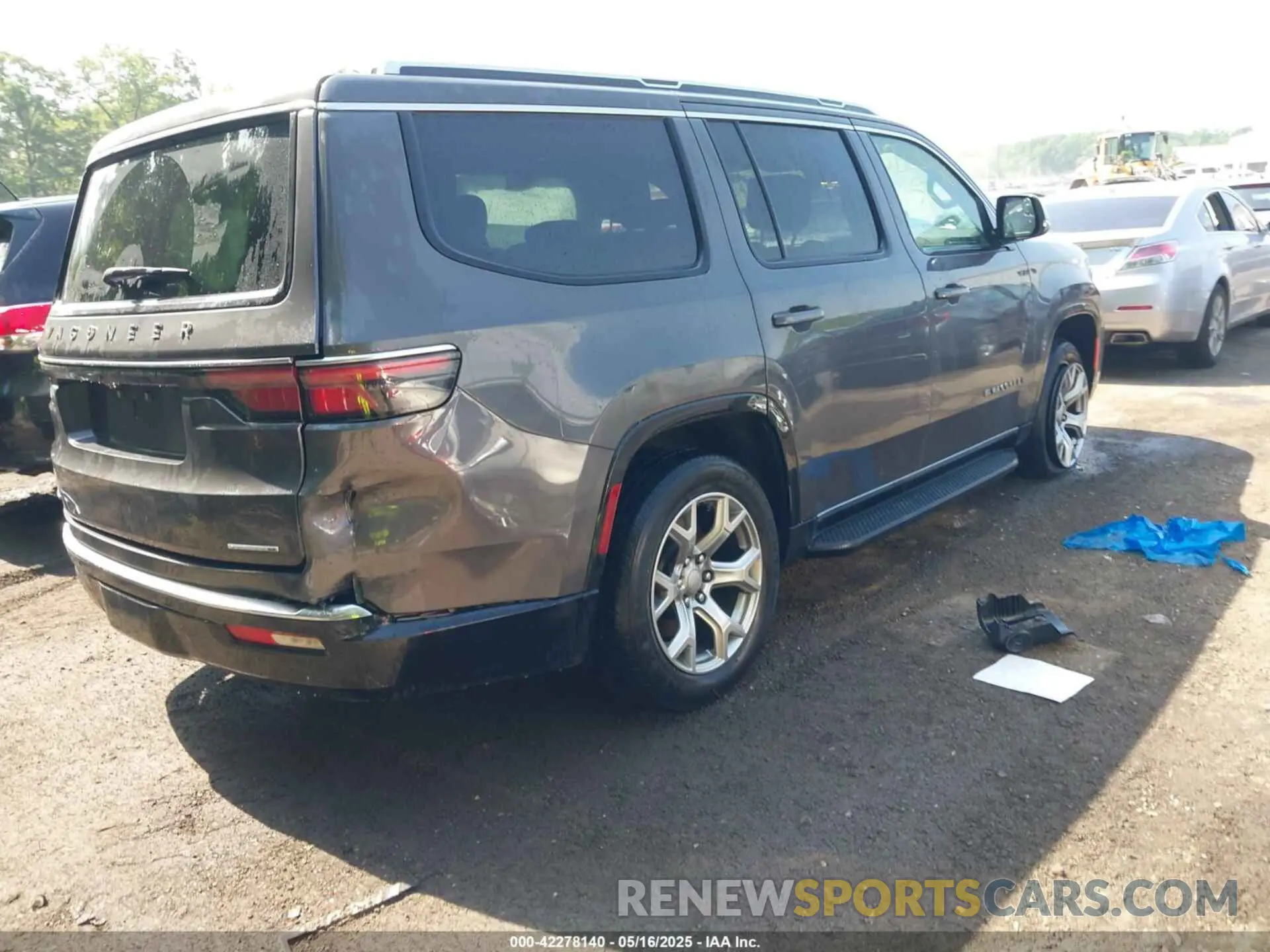 4 Photograph of a damaged car 1C4SJVBT4NS124701 JEEP WAGONEER 2022