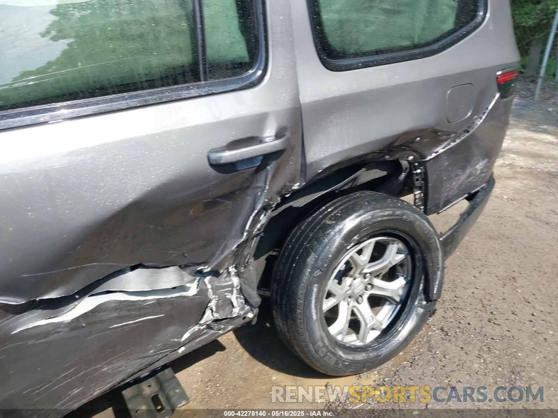 6 Photograph of a damaged car 1C4SJVBT4NS124701 JEEP WAGONEER 2022