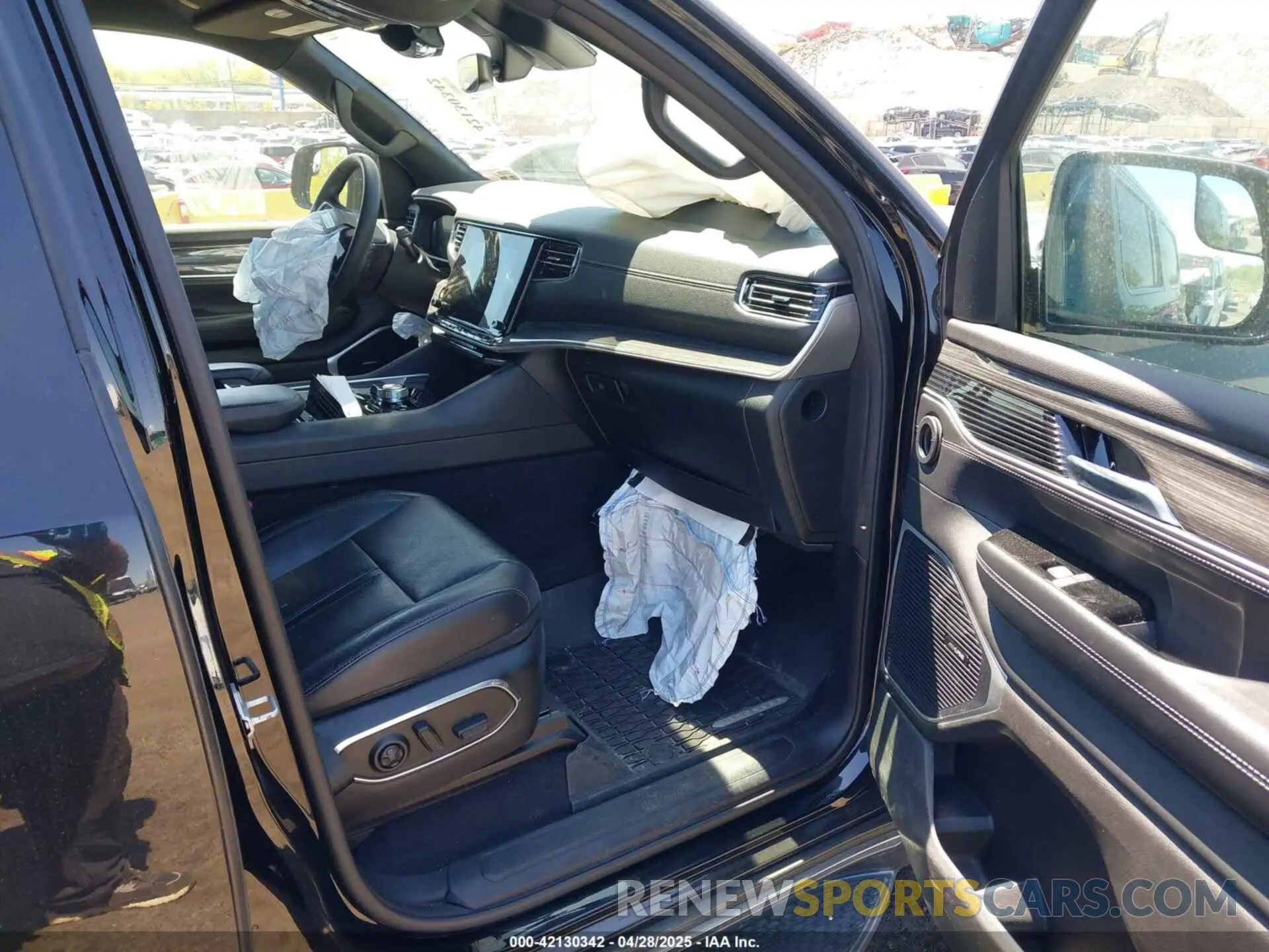 5 Photograph of a damaged car 1C4SJVBT4NS128926 JEEP WAGONEER 2022