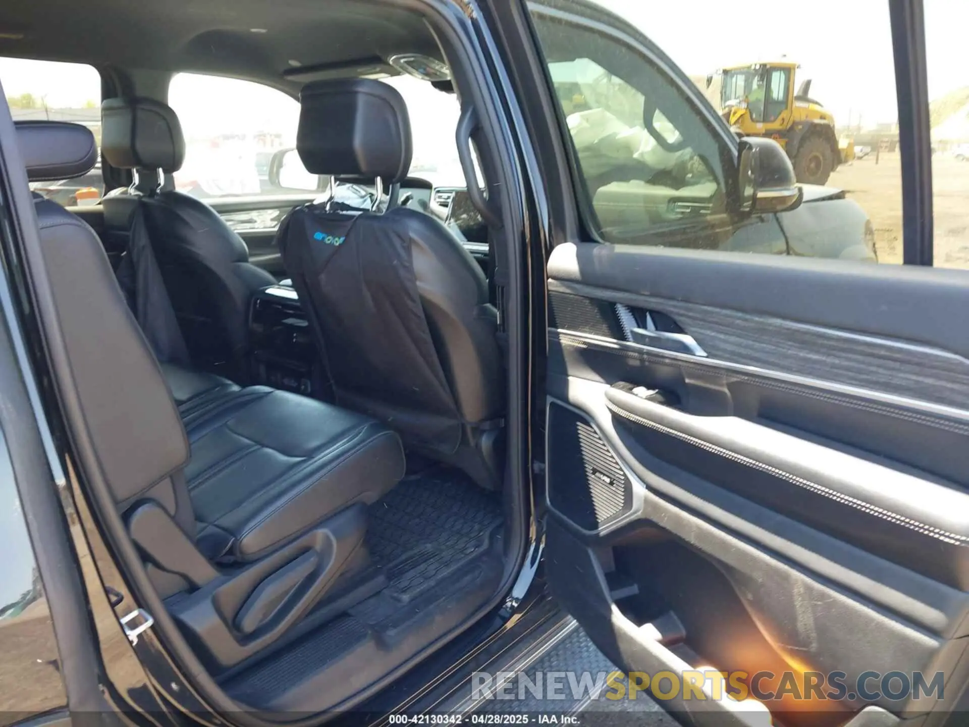 8 Photograph of a damaged car 1C4SJVBT4NS128926 JEEP WAGONEER 2022