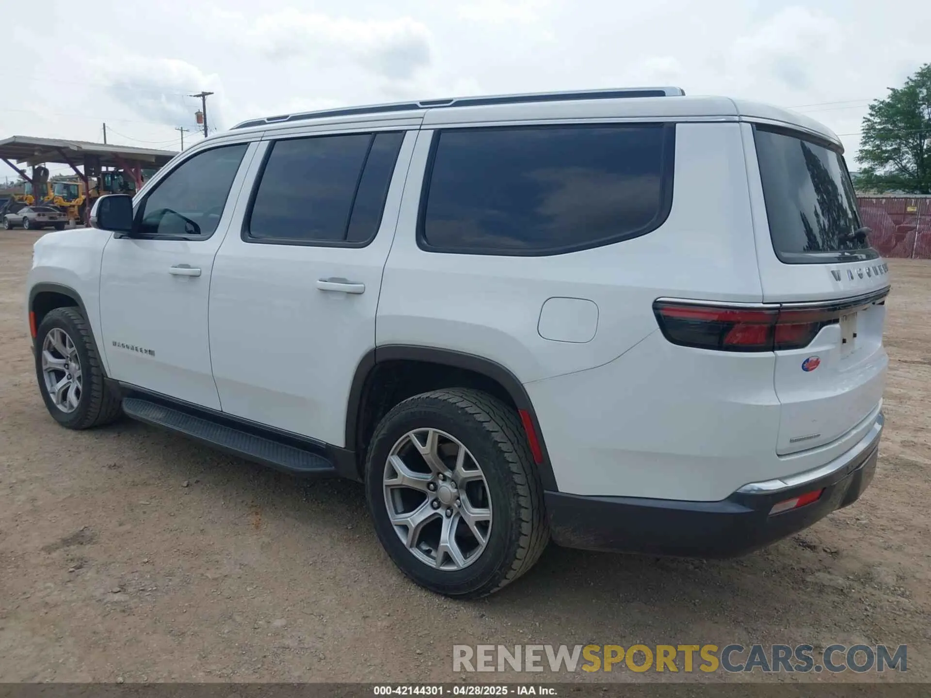 3 Photograph of a damaged car 1C4SJVBTXNS143317 JEEP WAGONEER 2022