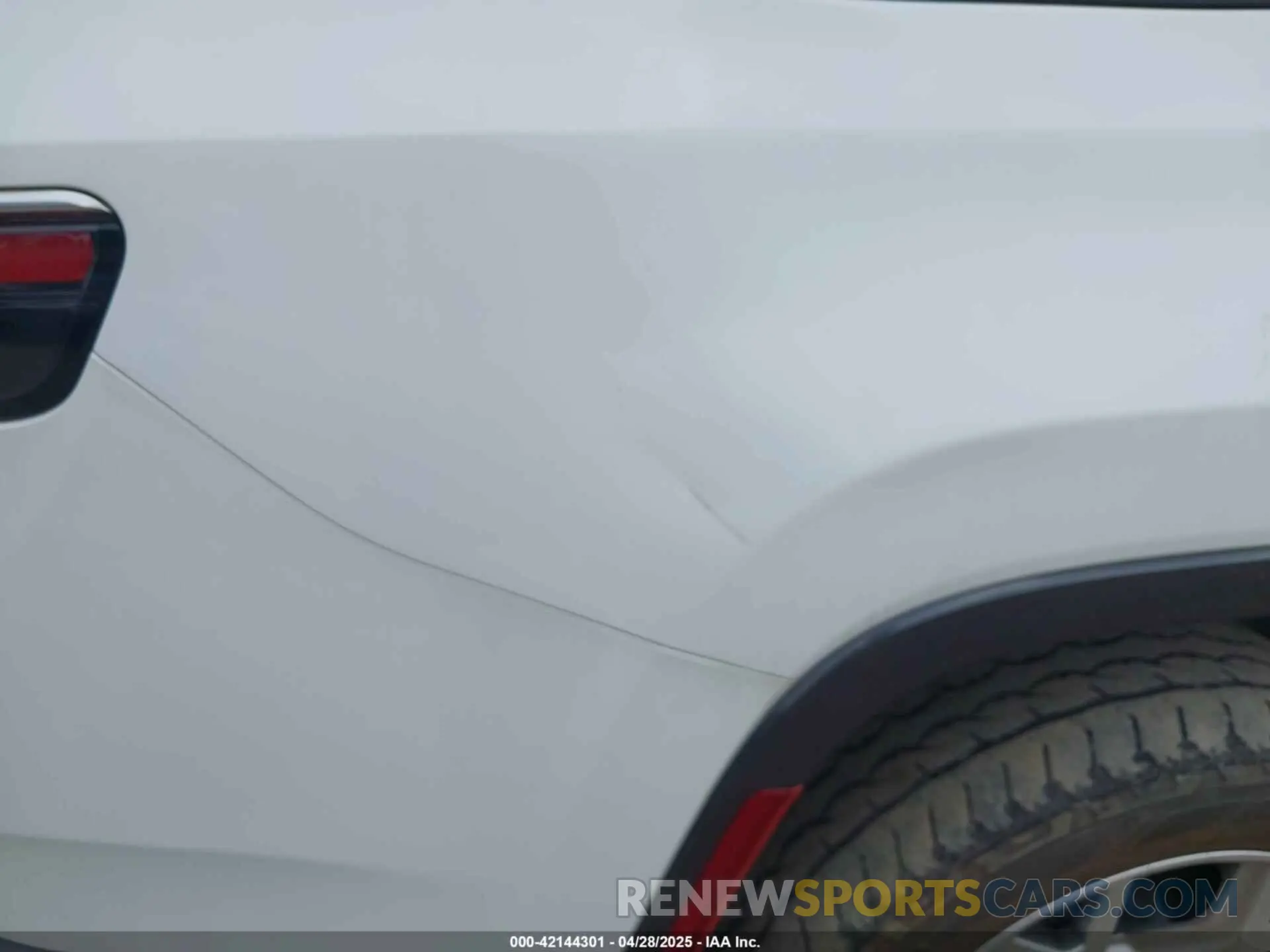 6 Photograph of a damaged car 1C4SJVBTXNS143317 JEEP WAGONEER 2022