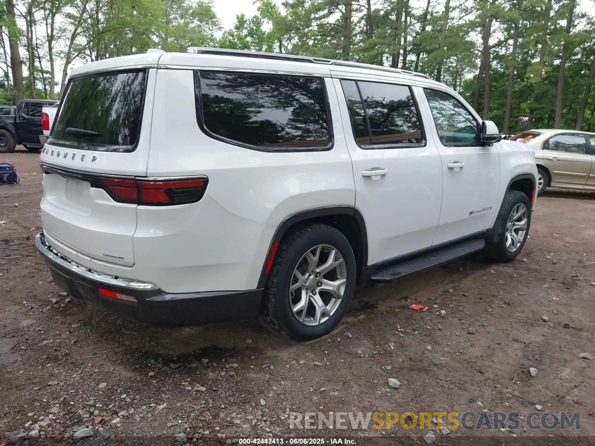 4 Photograph of a damaged car 1C4SJVBTXNS178729 JEEP WAGONEER 2022