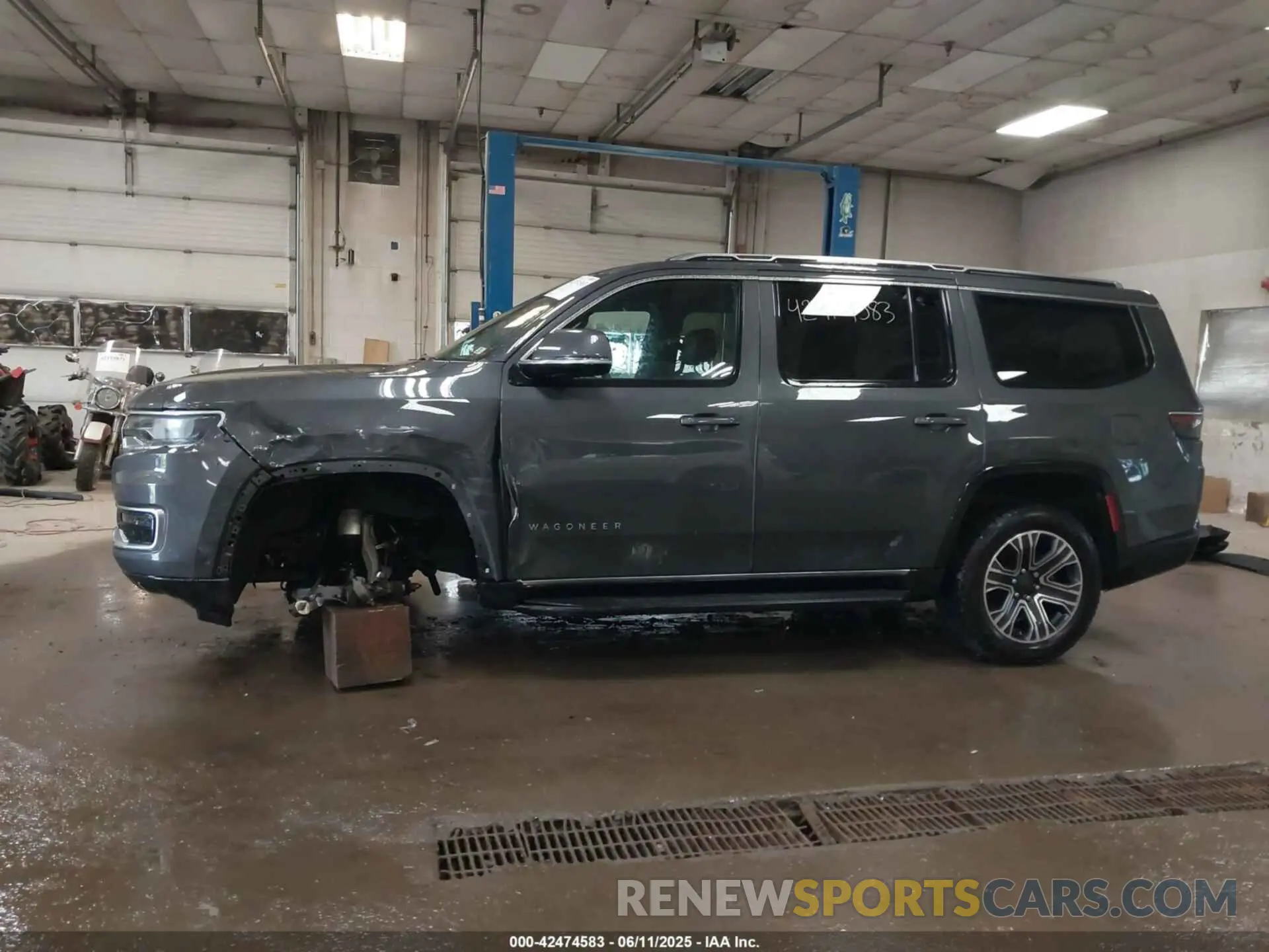 14 Photograph of a damaged car 1C4SJVDT0NS140861 JEEP WAGONEER 2022