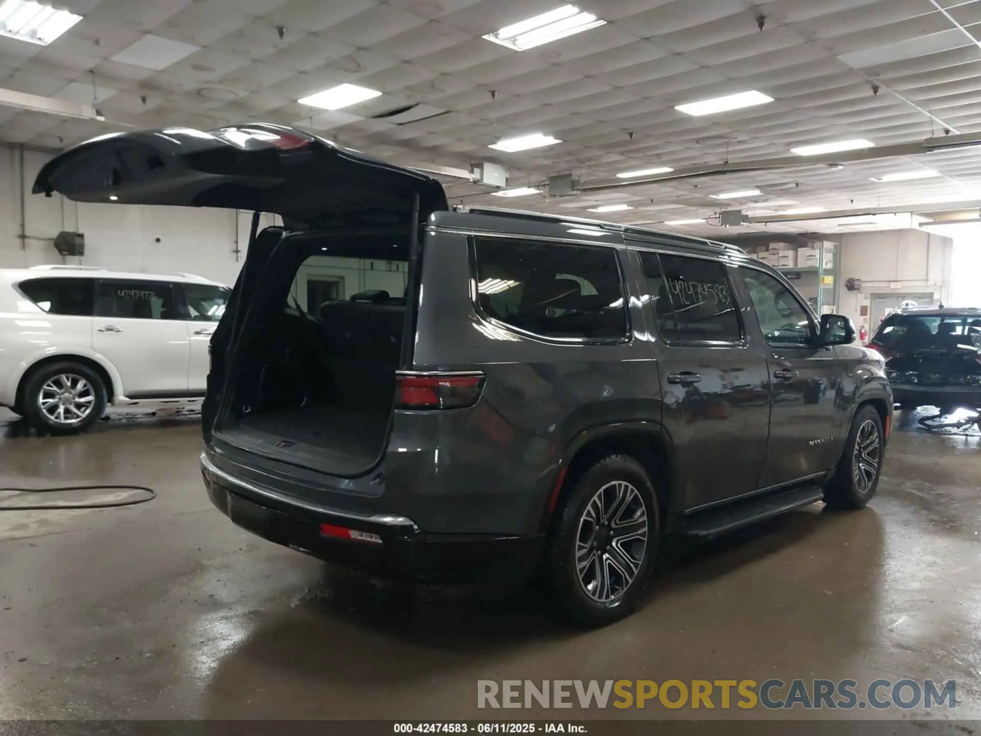 4 Photograph of a damaged car 1C4SJVDT0NS140861 JEEP WAGONEER 2022