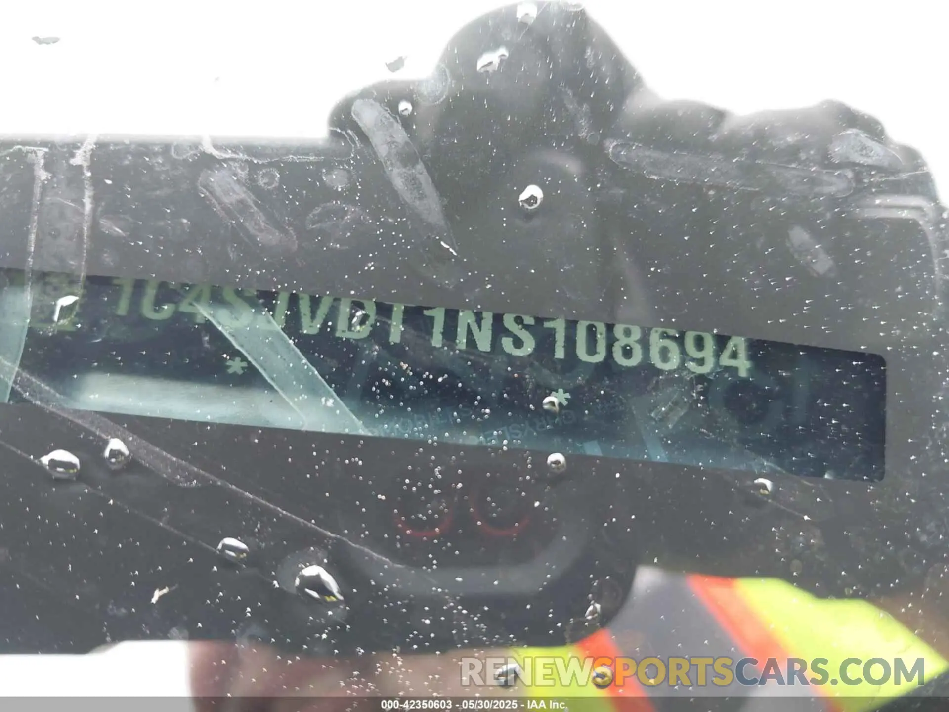 17 Photograph of a damaged car 1C4SJVDT1NS108694 JEEP WAGONEER 2022