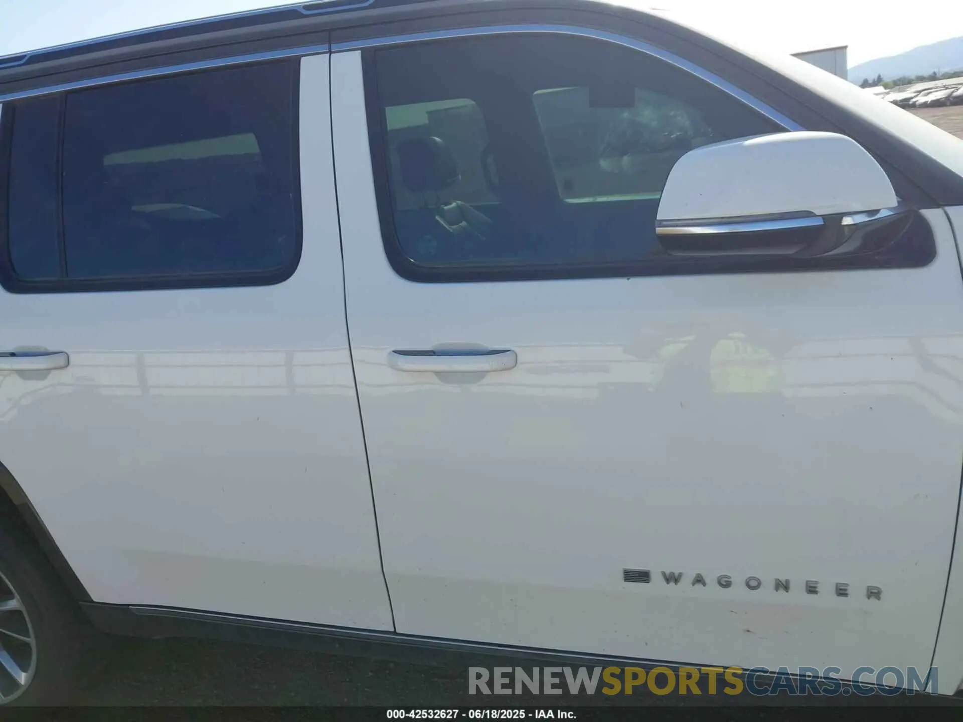 14 Photograph of a damaged car 1C4SJVDT1NS114768 JEEP WAGONEER 2022