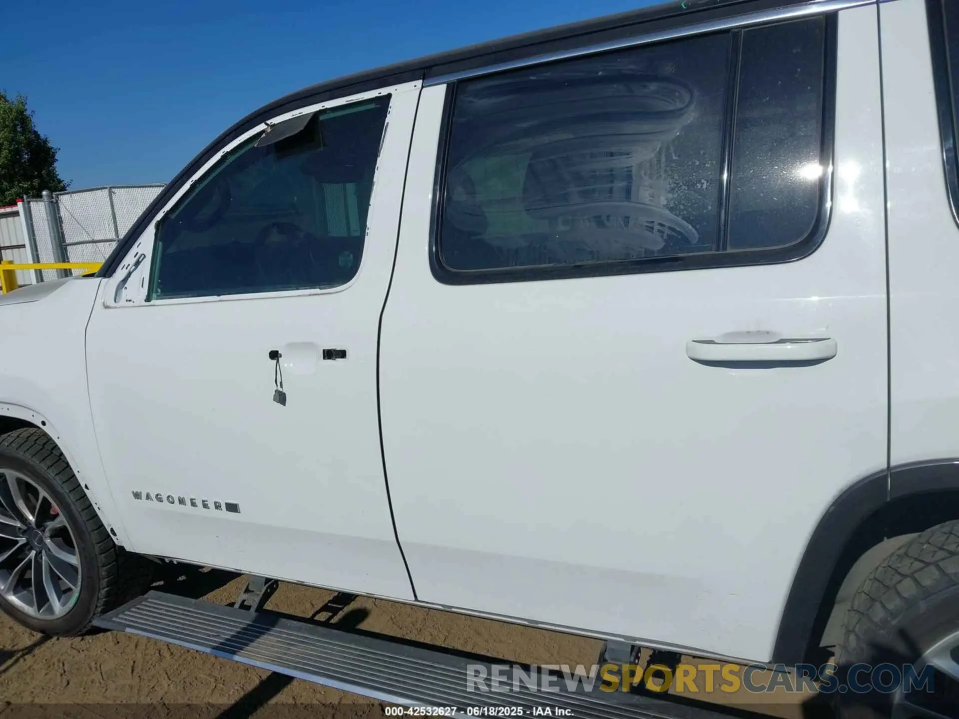 15 Photograph of a damaged car 1C4SJVDT1NS114768 JEEP WAGONEER 2022