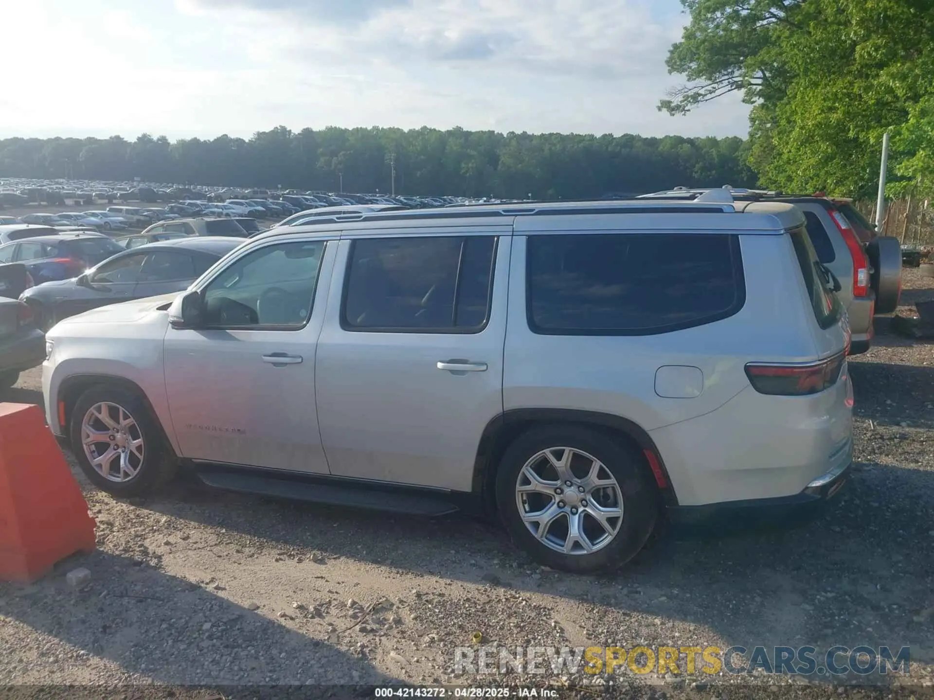 14 Photograph of a damaged car 1C4SJVDT1NS200825 JEEP WAGONEER 2022