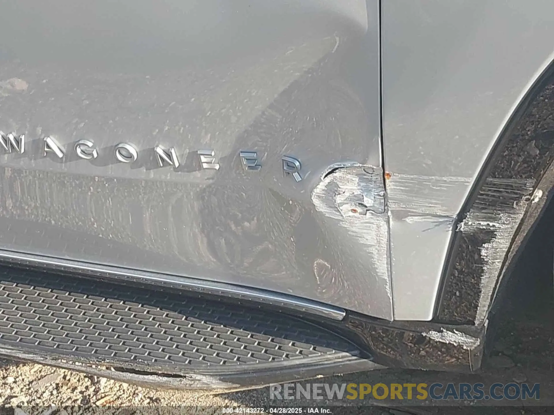 17 Photograph of a damaged car 1C4SJVDT1NS200825 JEEP WAGONEER 2022