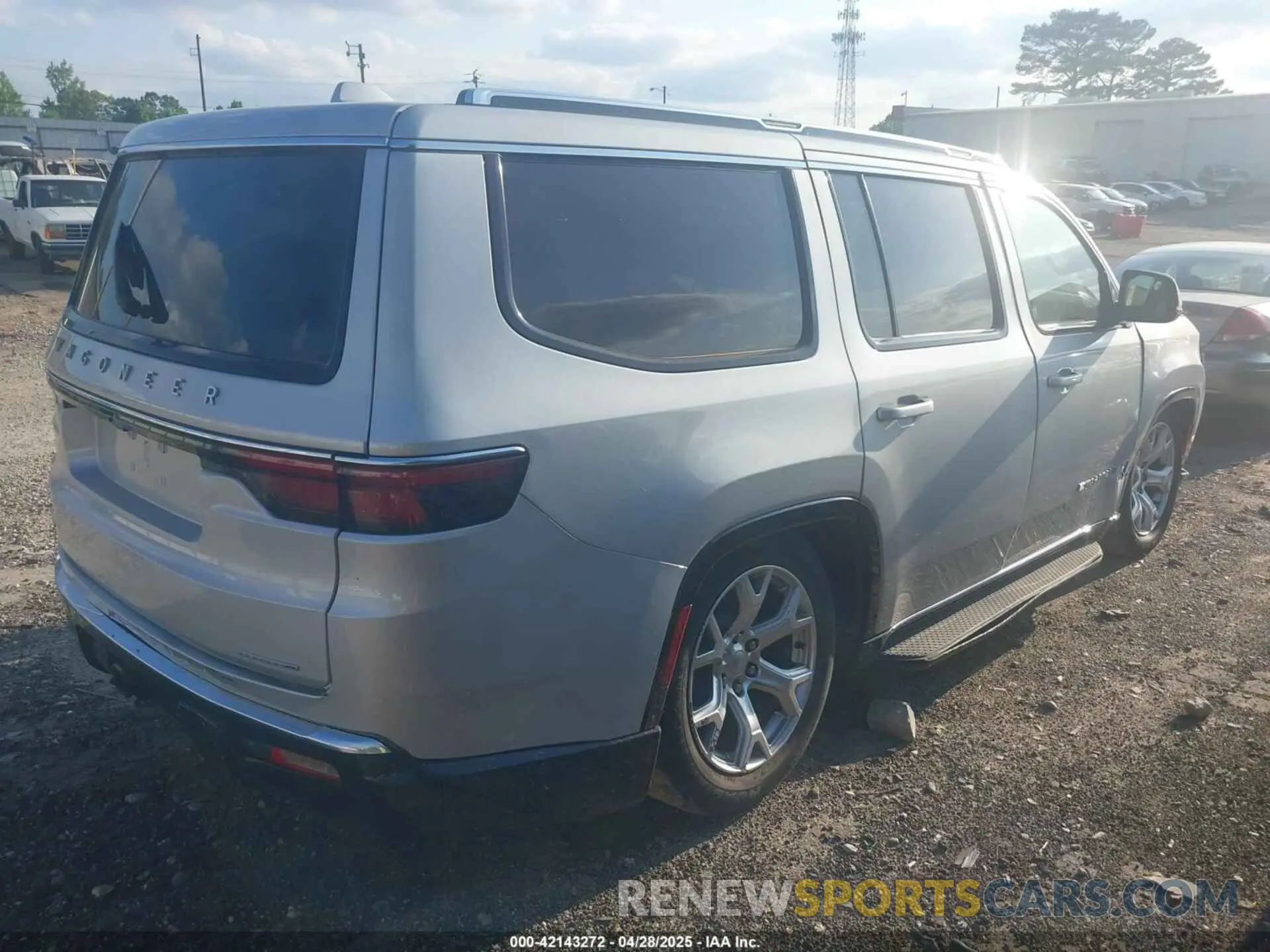 4 Photograph of a damaged car 1C4SJVDT1NS200825 JEEP WAGONEER 2022