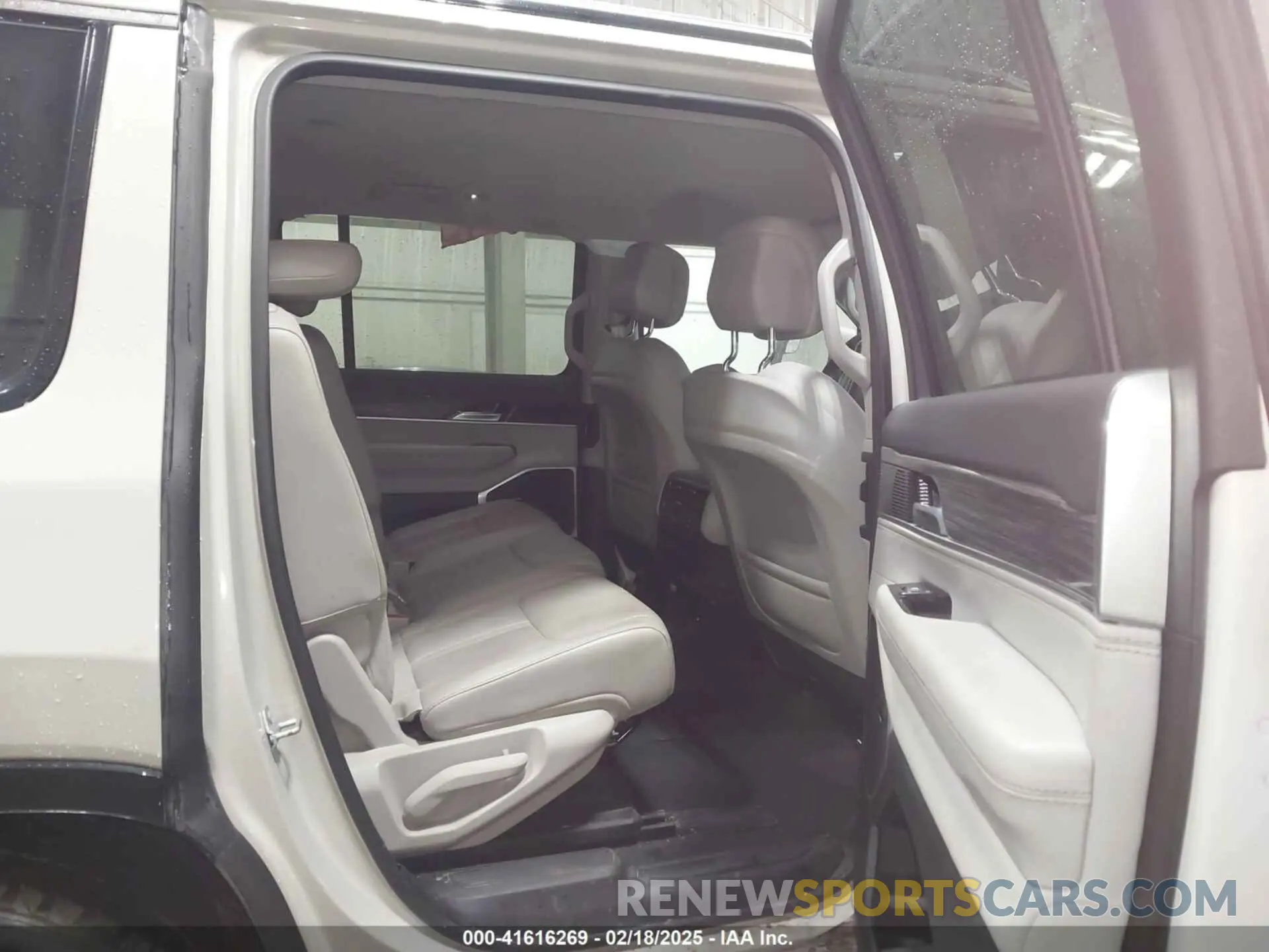 8 Photograph of a damaged car 1C4SJVDT1NS202932 JEEP WAGONEER 2022