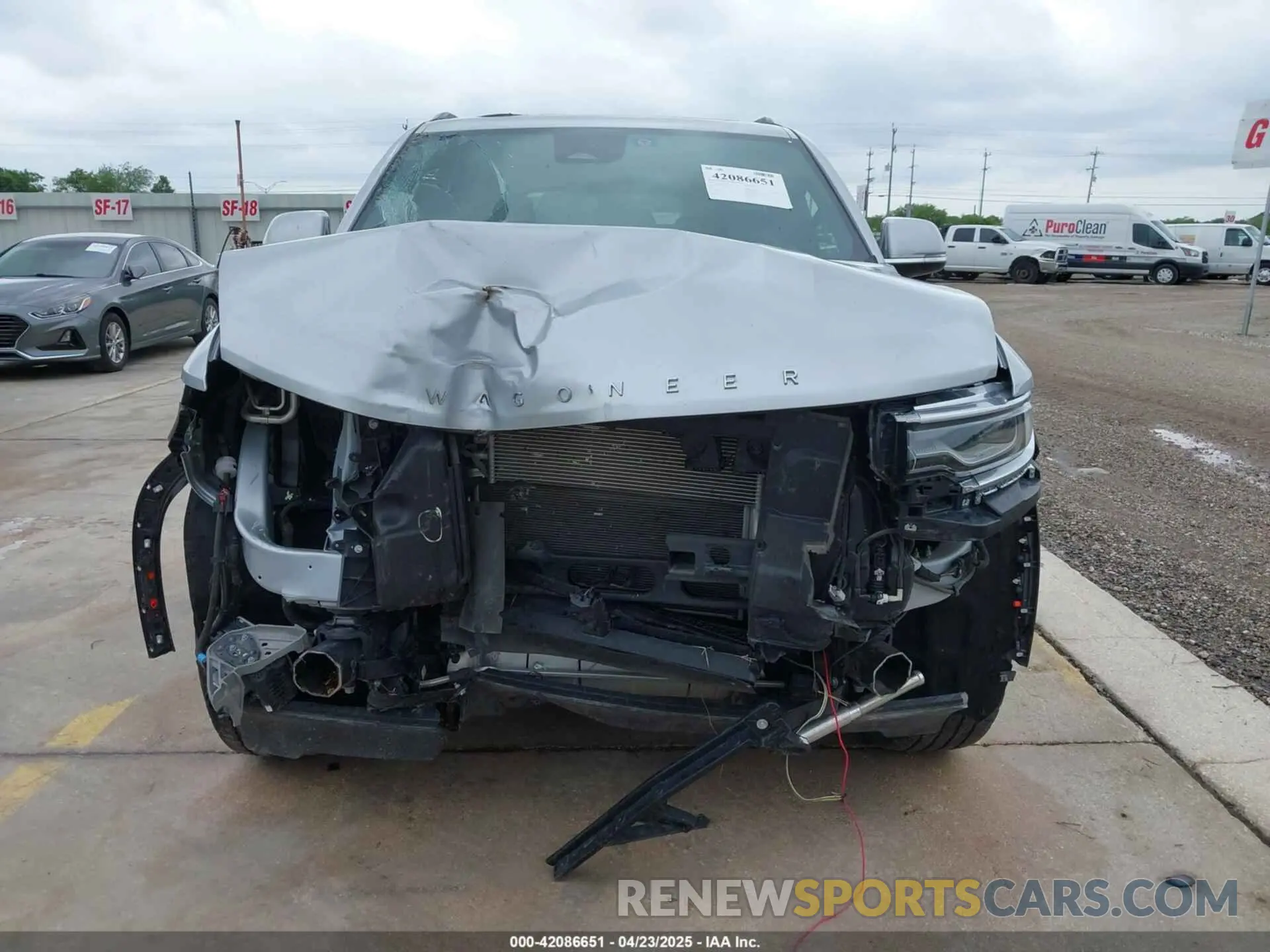 13 Photograph of a damaged car 1C4SJVDT7NS123927 JEEP WAGONEER 2022