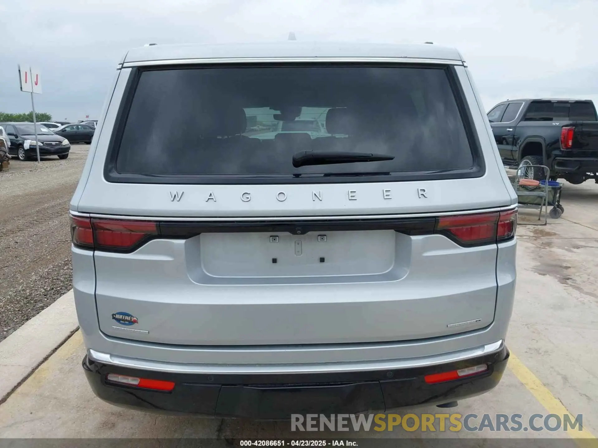 17 Photograph of a damaged car 1C4SJVDT7NS123927 JEEP WAGONEER 2022
