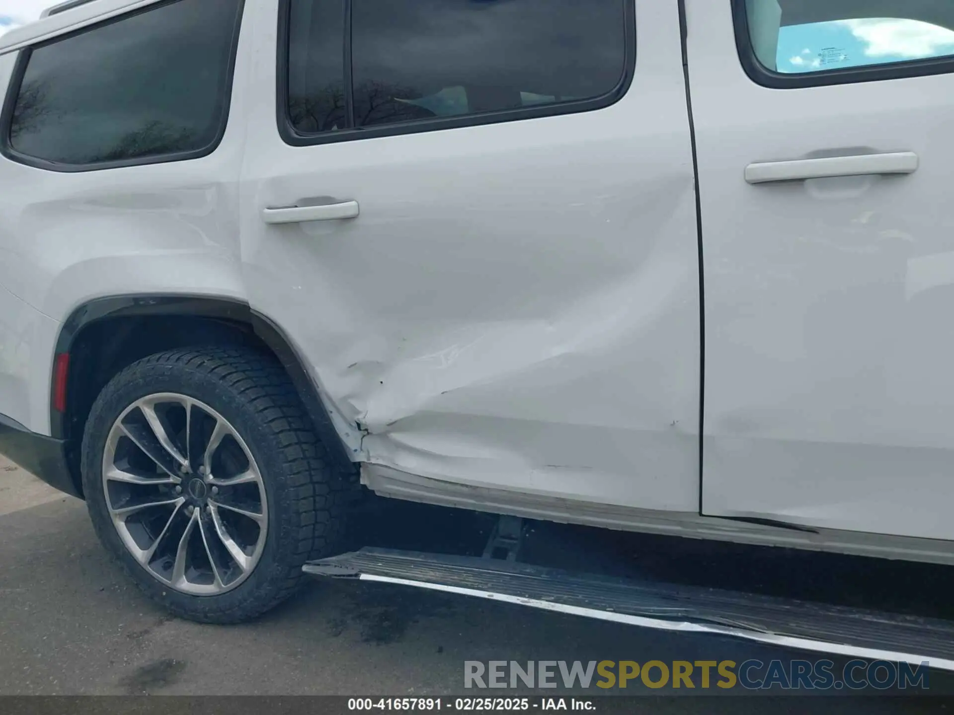 6 Photograph of a damaged car 1C4SJVDT7NS132482 JEEP WAGONEER 2022