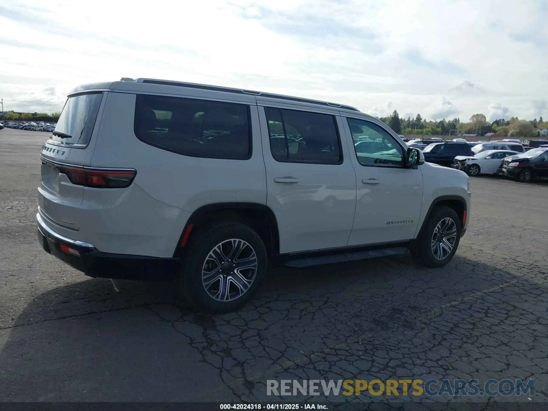 4 Photograph of a damaged car 1C4SJVDT7NS137133 JEEP WAGONEER 2022